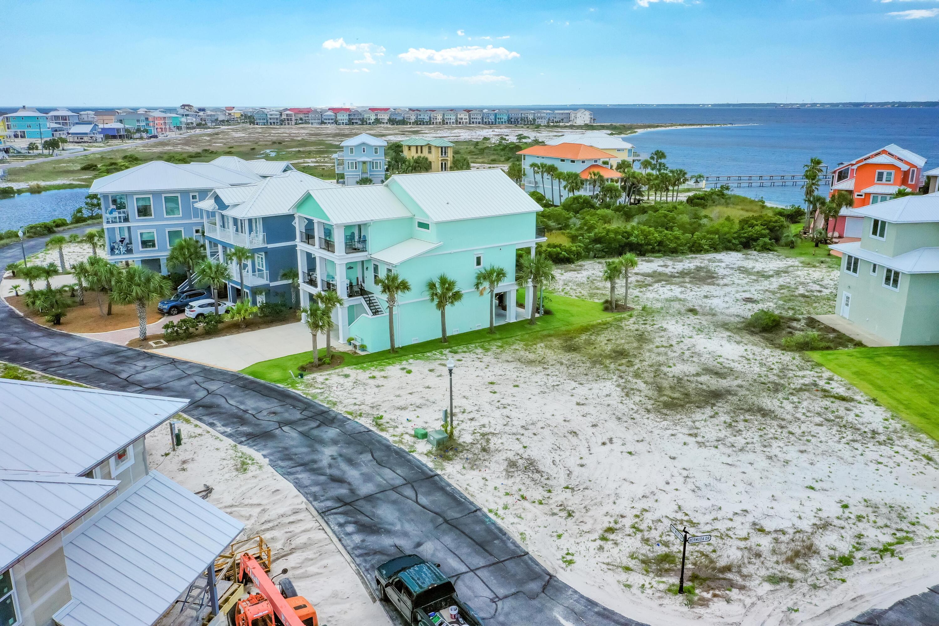 CARIBBEAN ISLES - Land