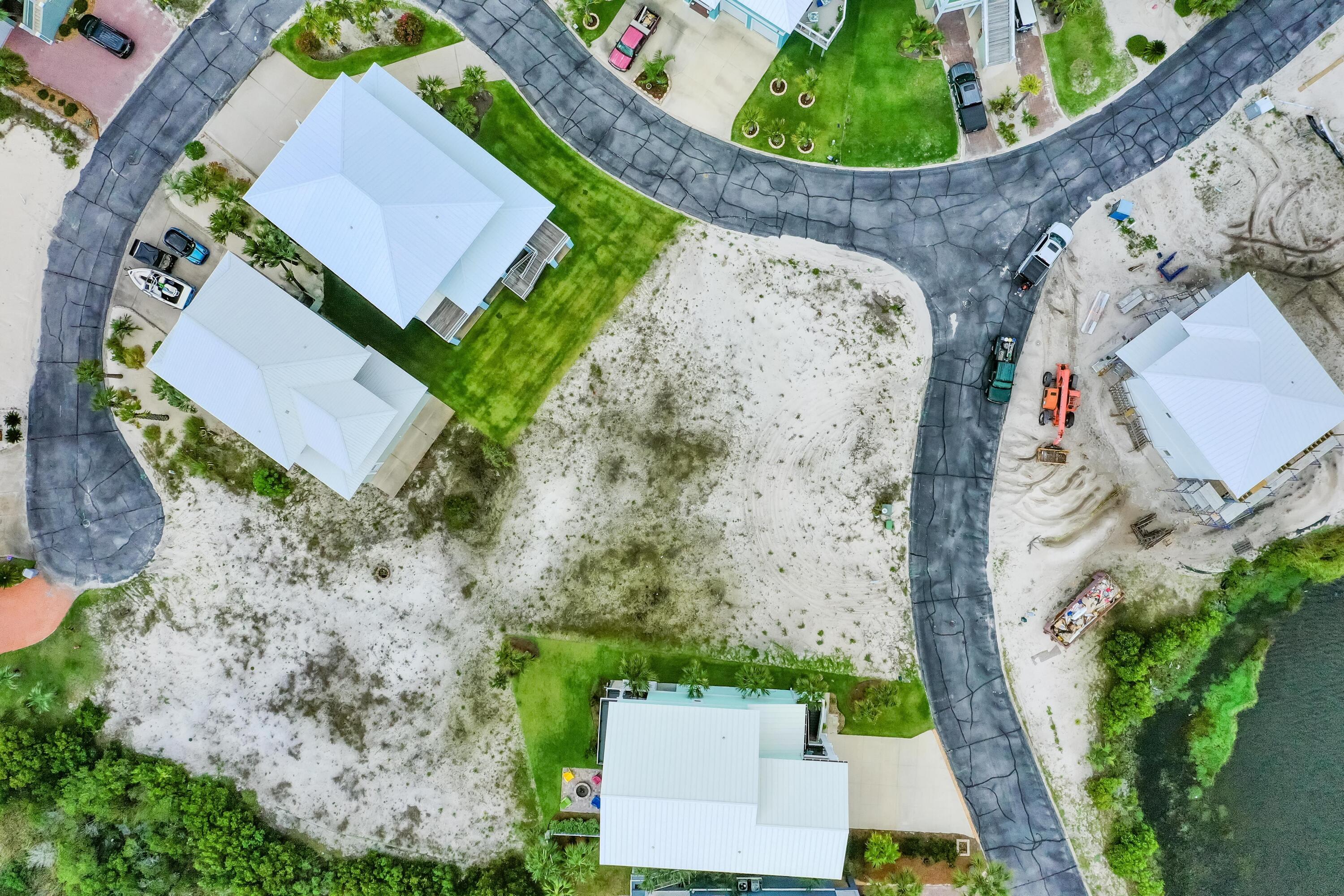 CARIBBEAN ISLES - Land