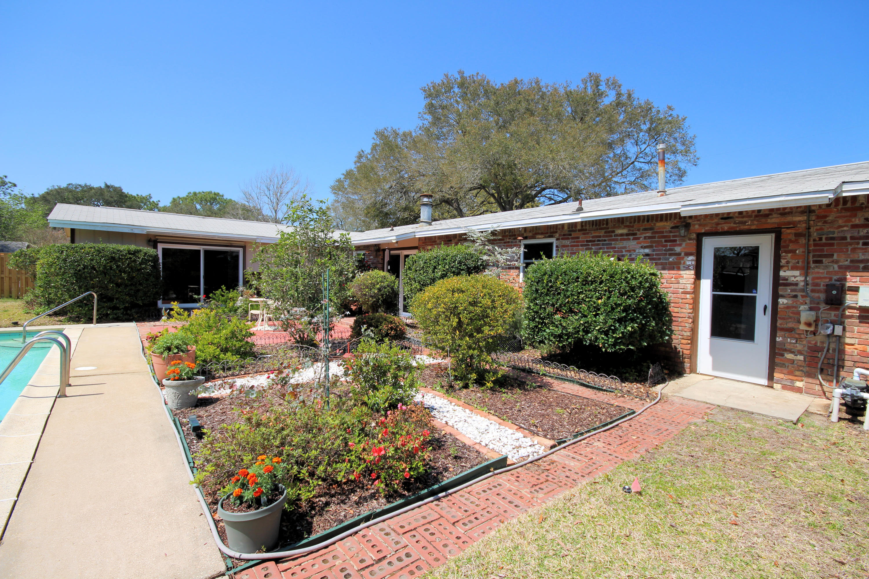 BAYOU WOODS 1ST ADDN - Residential