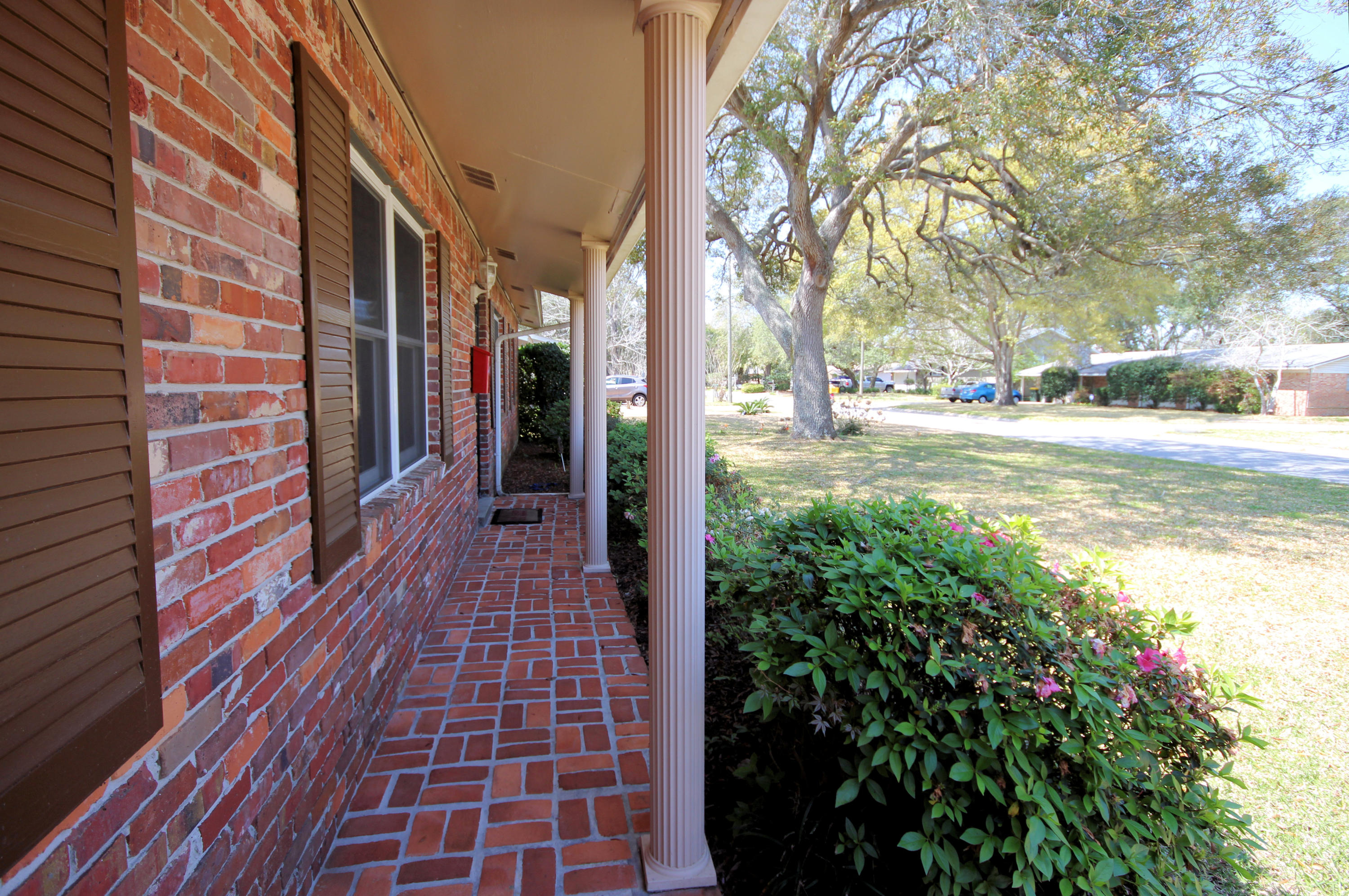 BAYOU WOODS 1ST ADDN - Residential