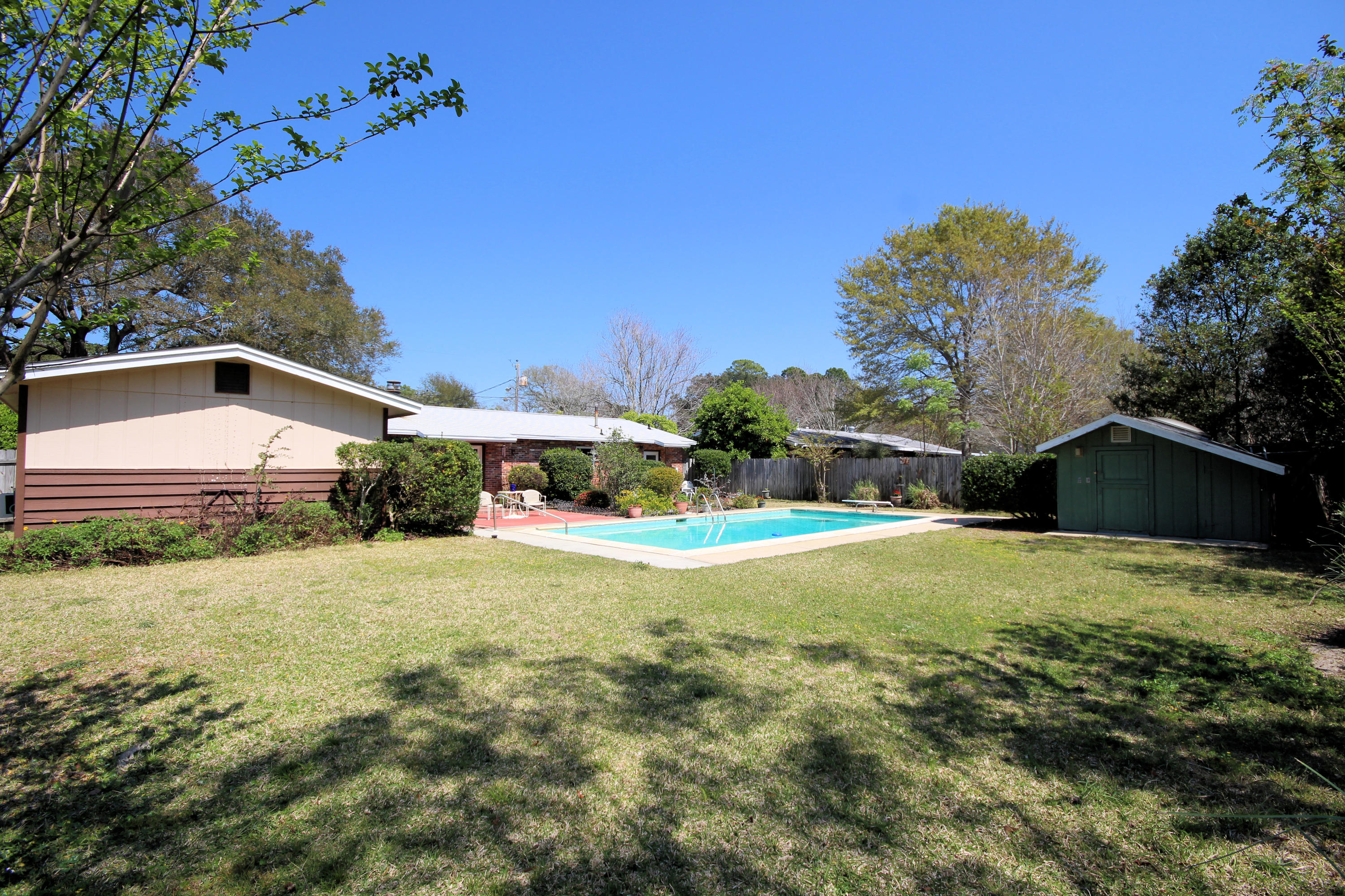 BAYOU WOODS 1ST ADDN - Residential