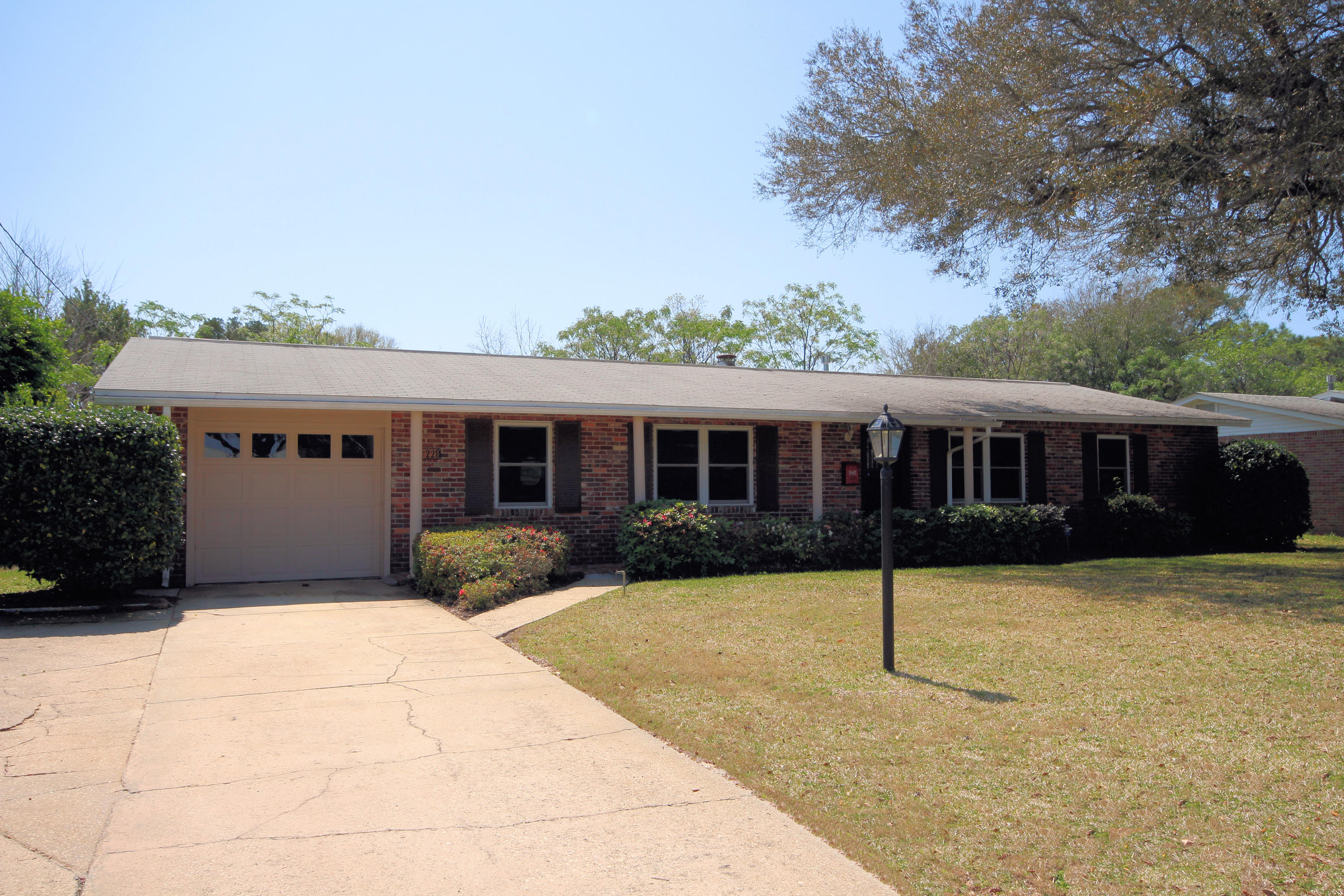 BAYOU WOODS 1ST ADDN - Residential