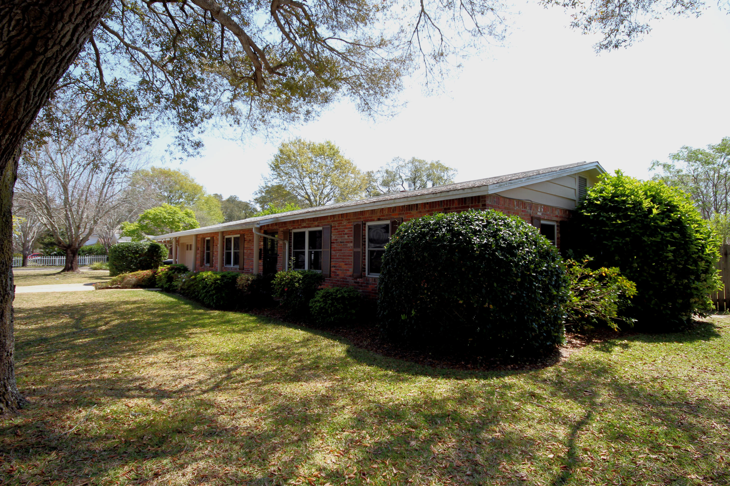 BAYOU WOODS 1ST ADDN - Residential