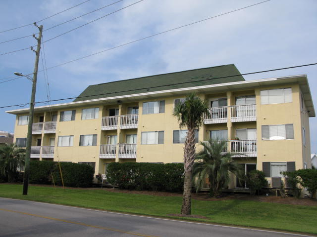 HOLIDAY ISLE AT ITS BEST. WALK TO BEACH. GREAT ONE BEDROOM CONDO CLOSE TO ALL. VERY AFFORDABLE. CARPET AND TILE. WASHER/DRYER COMBO IN THE CONDO. NUMBERED PARKING SPOT. SHORT WALK TO MORENO POINT. ENJOY YOUR BALCONY!