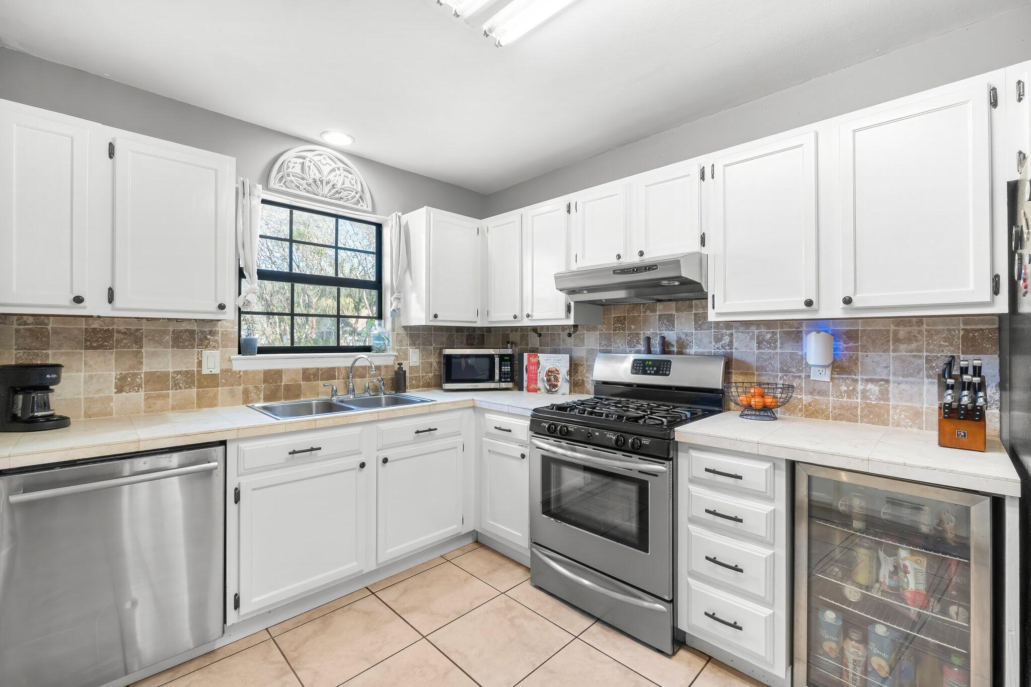 BAYVIEW MANOR - Residential