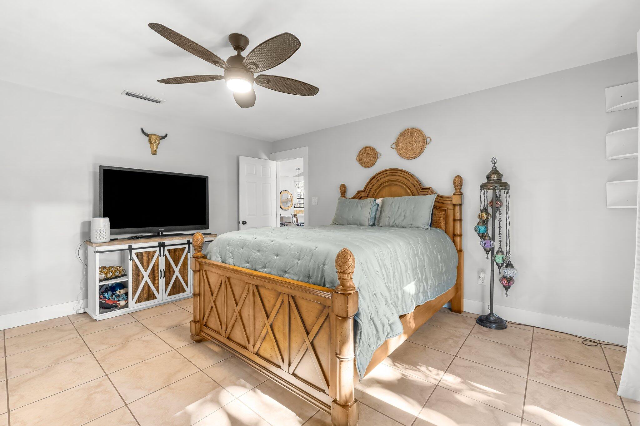 BAYVIEW MANOR - Residential