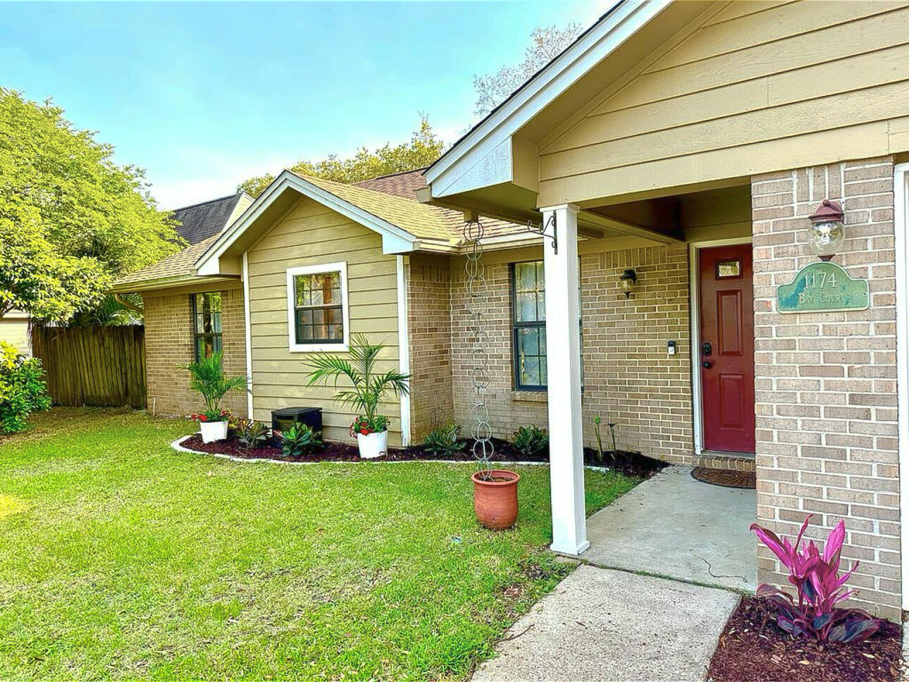 BAYVIEW MANOR - Residential