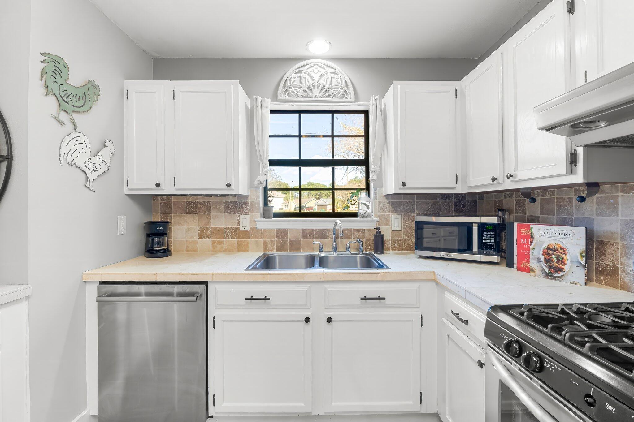 BAYVIEW MANOR - Residential