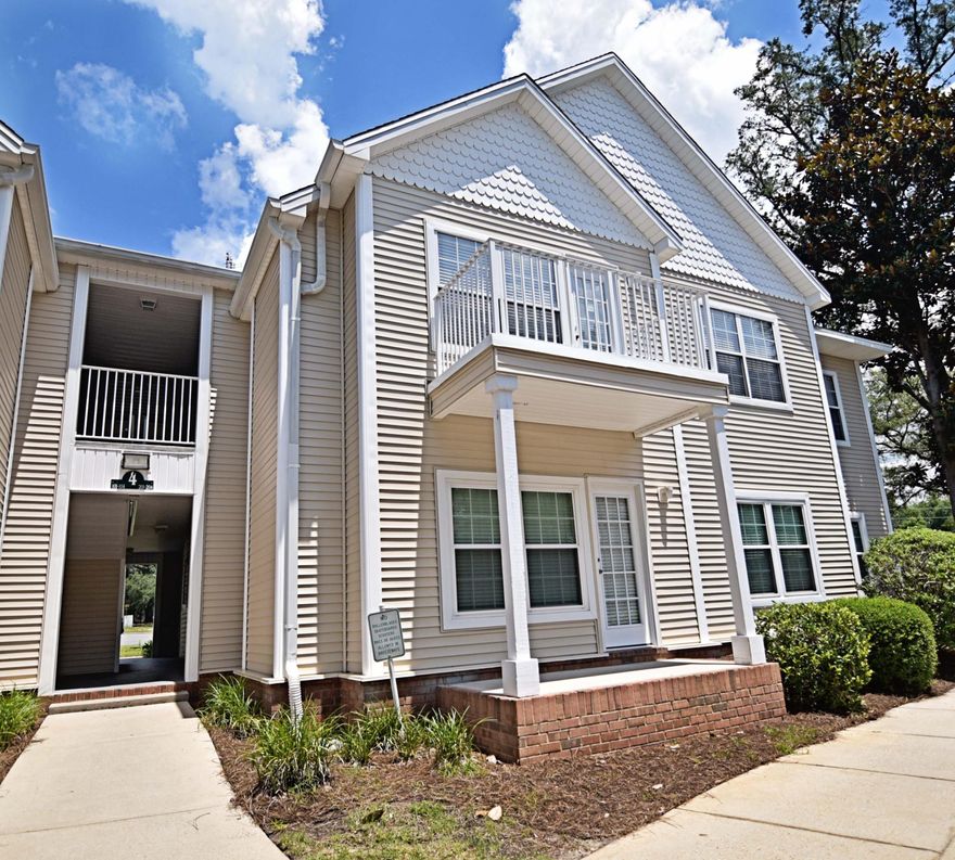 This charming 2 BR 2 BA condo is a must-see! Located in the highly sought after neighorhood at The Oaks in Niceville you will not find a more serene neighborhood.This condo has gorgeous vinyl wood - like flooring throughout the living area with a large bay window that brings lots of natural light into the main room, overlooking the quiet neighborhood below. The kitchen has white cabinets with matching white appliances that bring the room together nicely.The master bedroom features a large walk-in closet, hardwood floors, and an en-suite bathroom. The second guest room is nicely sized with a correlating bathroom just across the hall.Conveniently located near Ruckel Middle School, Edge Elementary, and Niceville High School this condo is a must-see in the Niceville area!