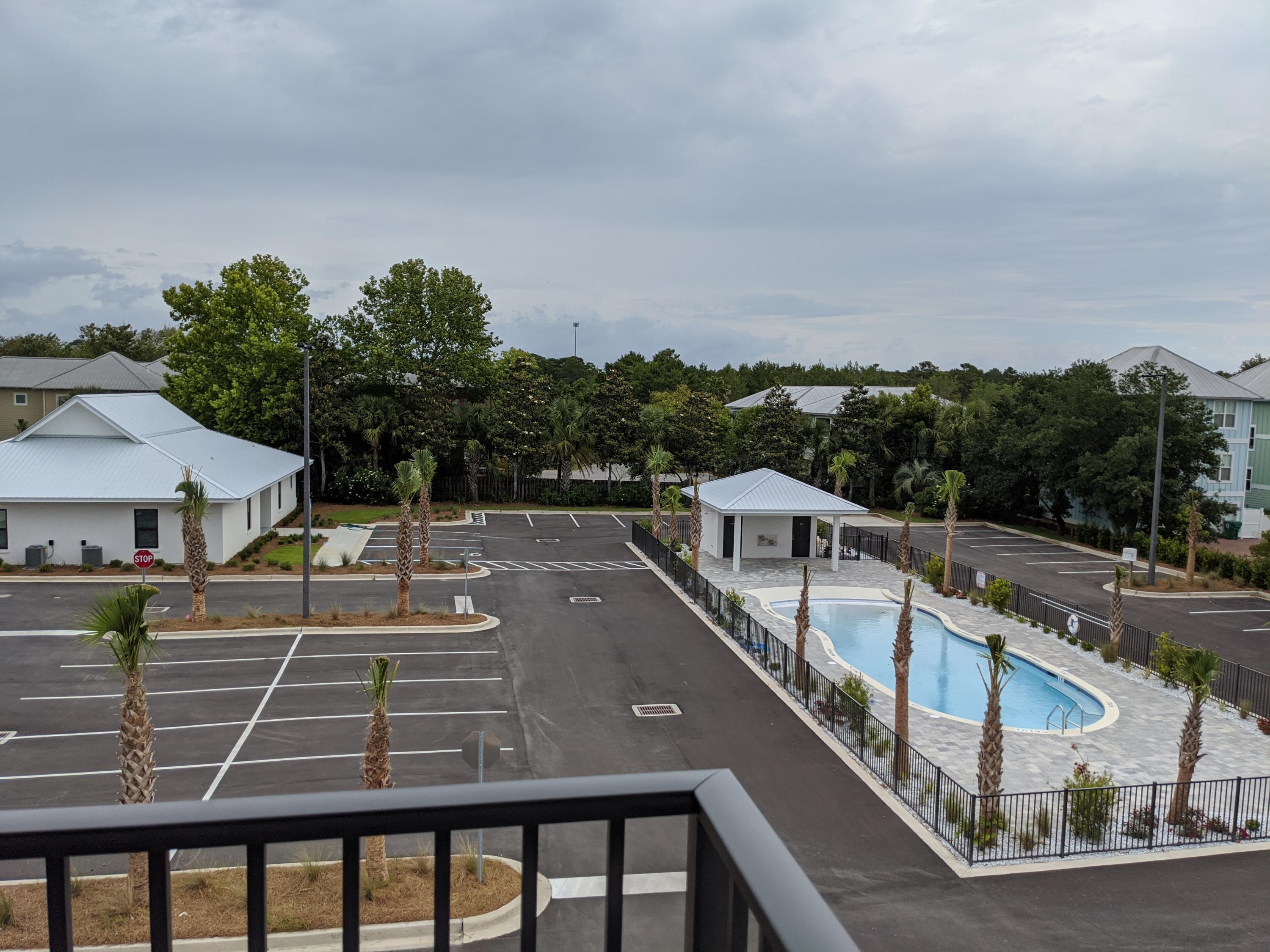 Hidden Lake condominiums - Residential