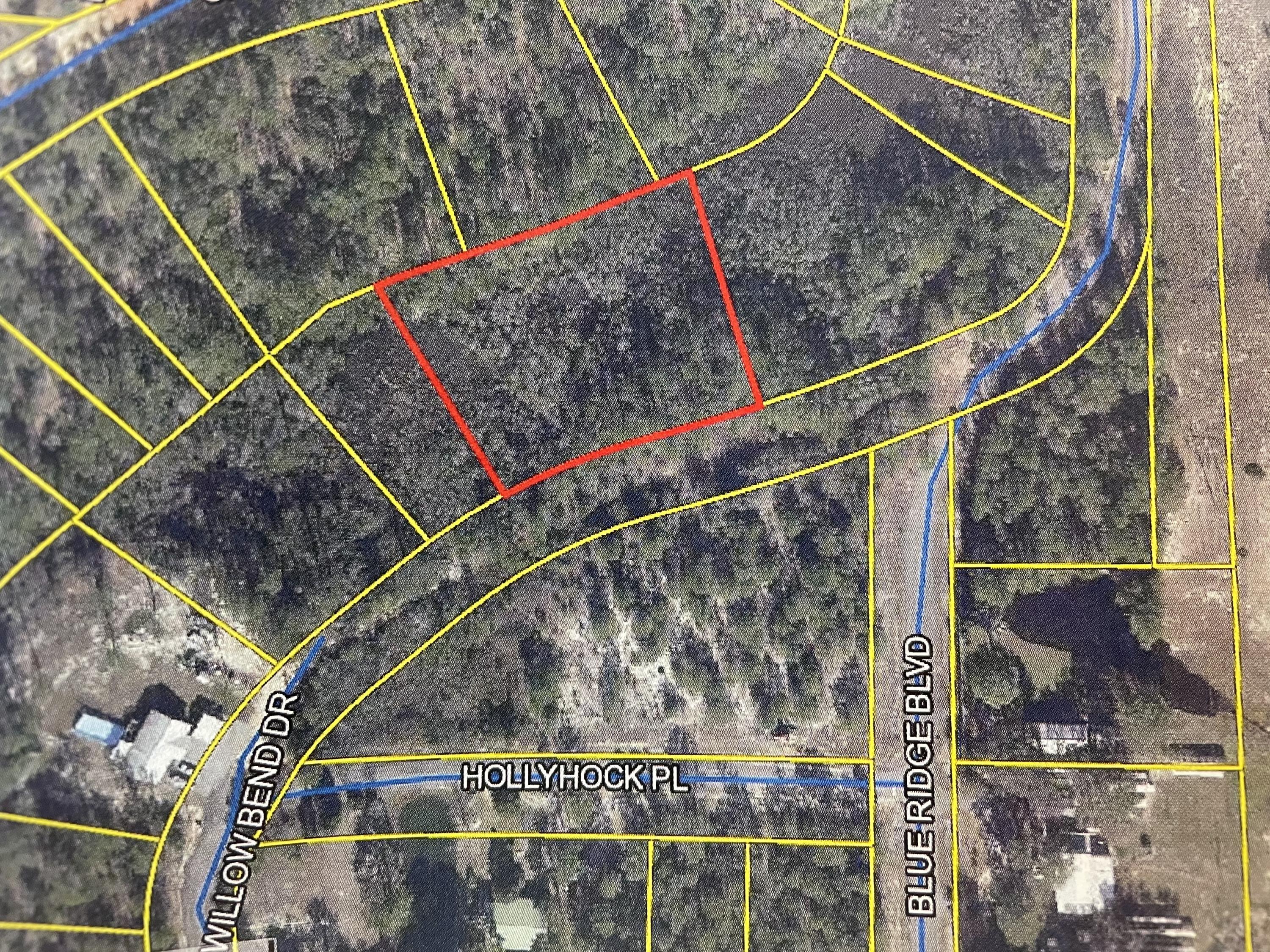 This beautiful wooded lot is located in the Oakwood HIlls subdivision in Mossy Head Florida. This lot is 1 acre.