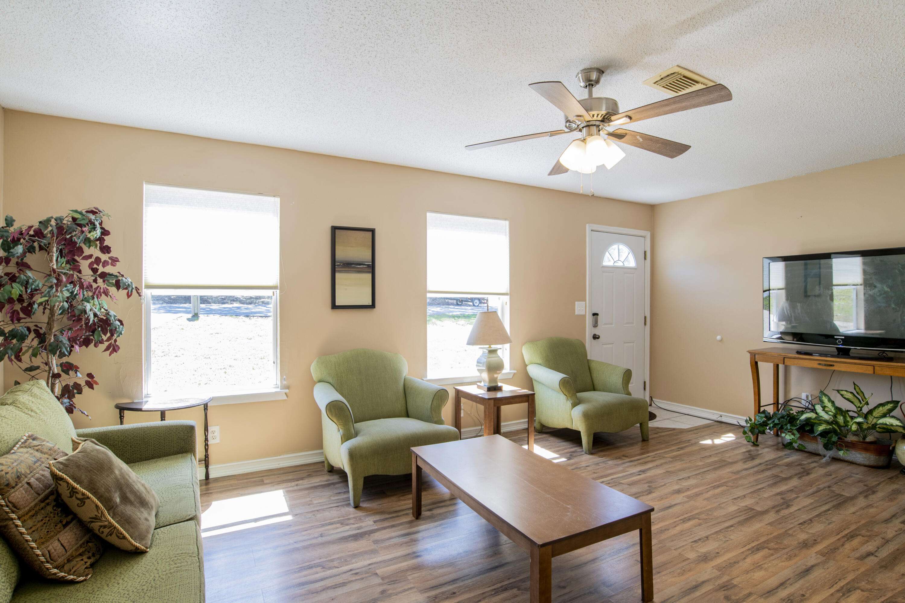 NORTHRIDGE - Residential