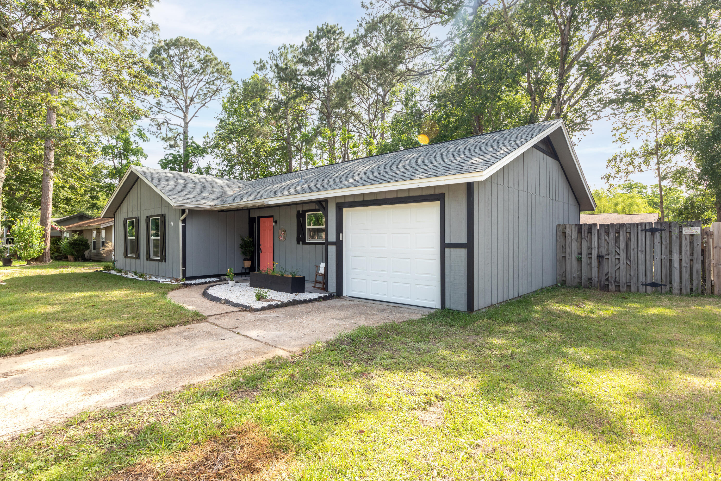 PINE MEADOWS 2ND ADDN - Residential