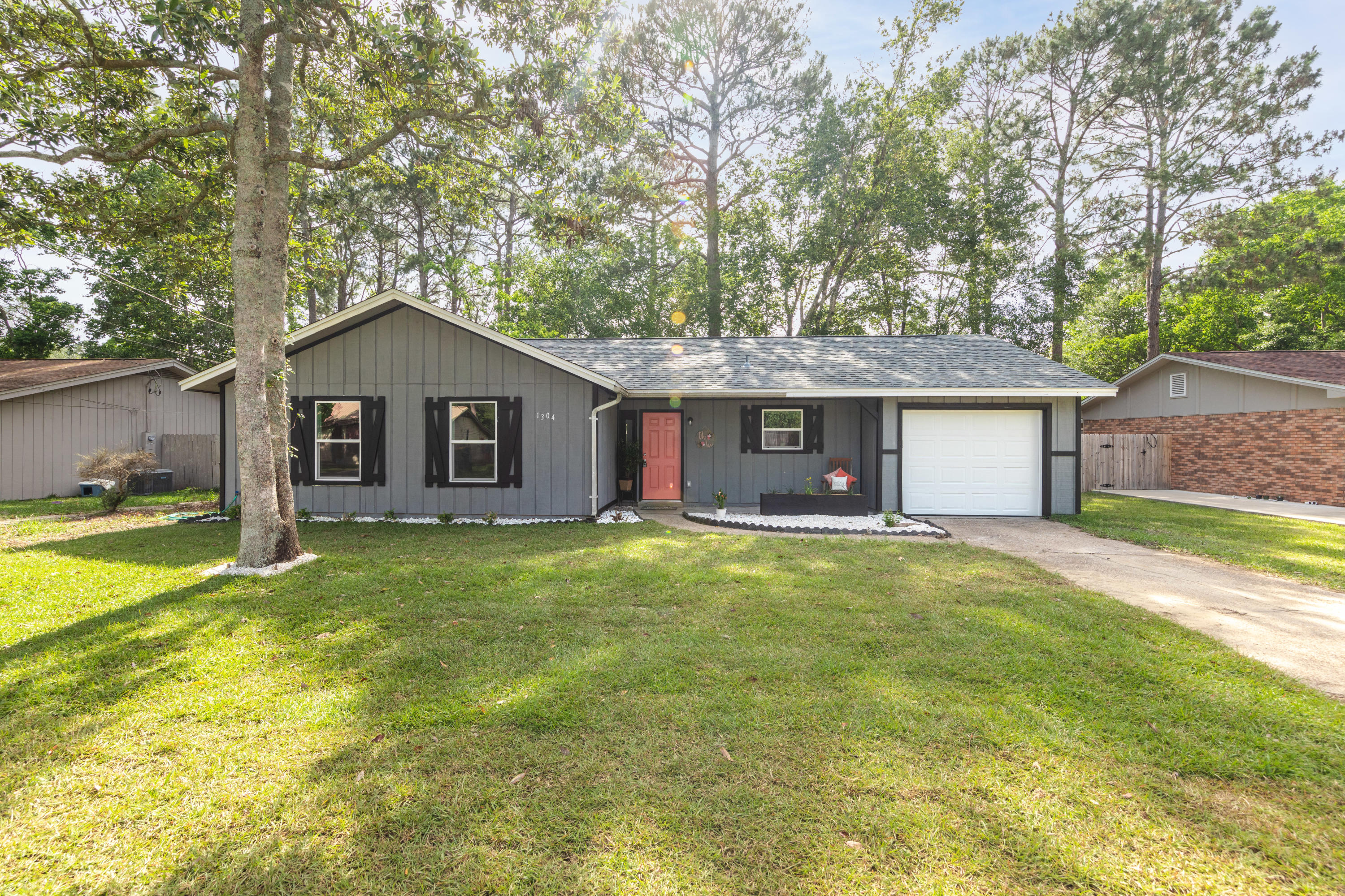 Beautiful Newly renovated home in the heart of Fort Walton Beach! Brand NEW Roof! All New Appliances, New LVP flooring throughout the home, New tile flooring in the bathroom, GRANITE countertops in the kitchen. Plus a large 1 car garage!This 3 bedroom, 2 bathroom is tucked away in a great location close to both Hurlburt Field & Eglin Air Force Base. Schedule a showing today. This won't last long.