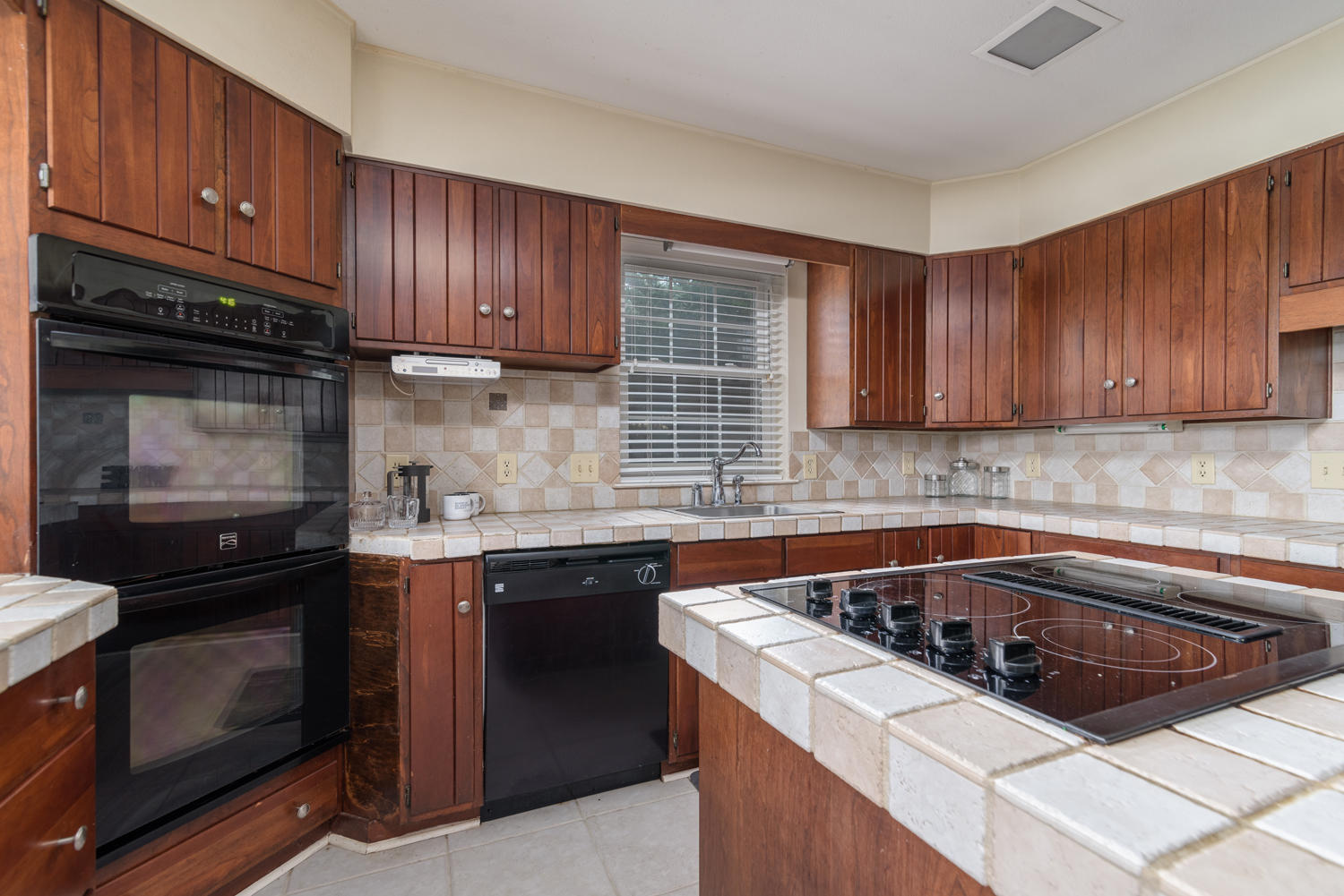 COLONY ESTATES - Residential