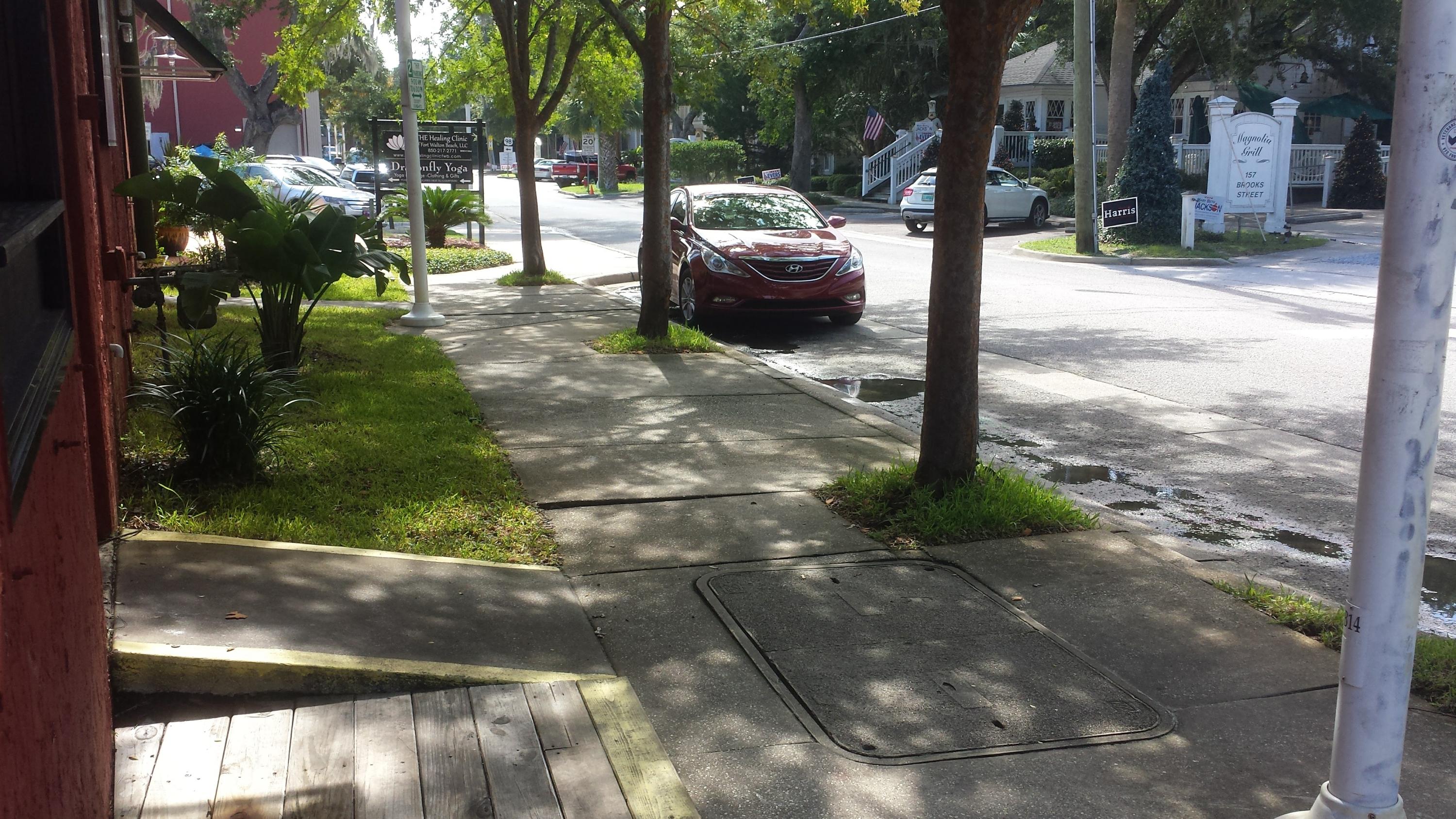 Main image without alt text