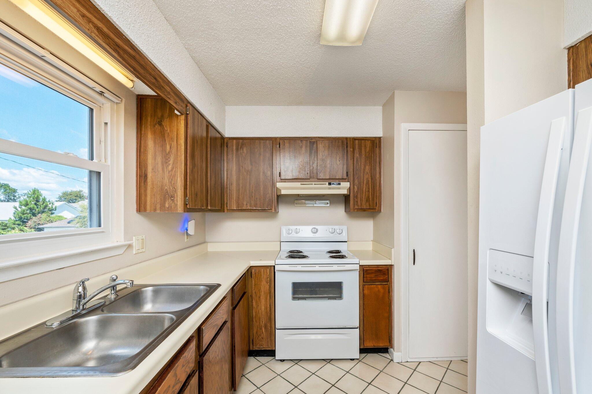 CHANNEL MARKER 2 - Residential Lease