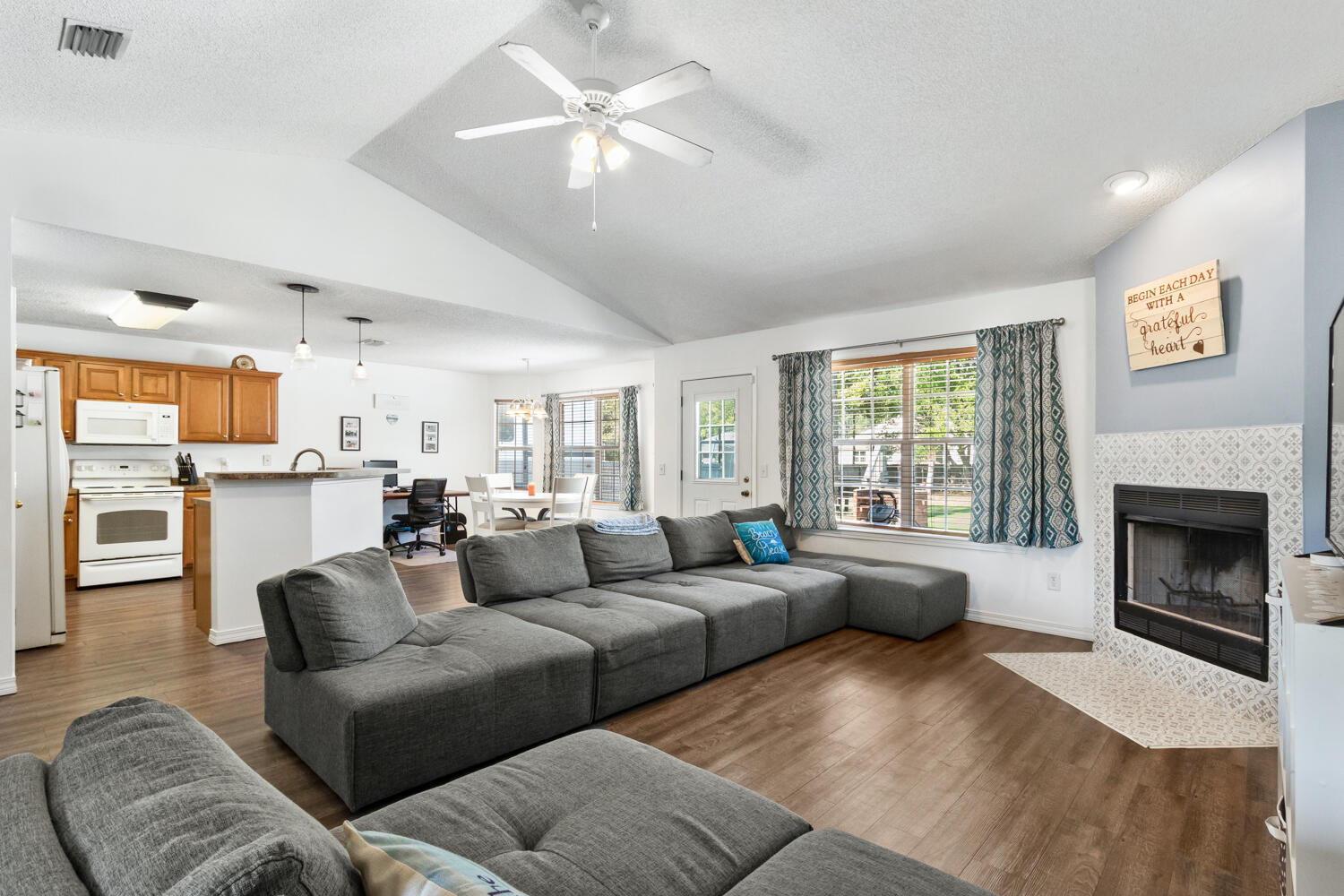 HOLLEY BY THE SEA - Residential