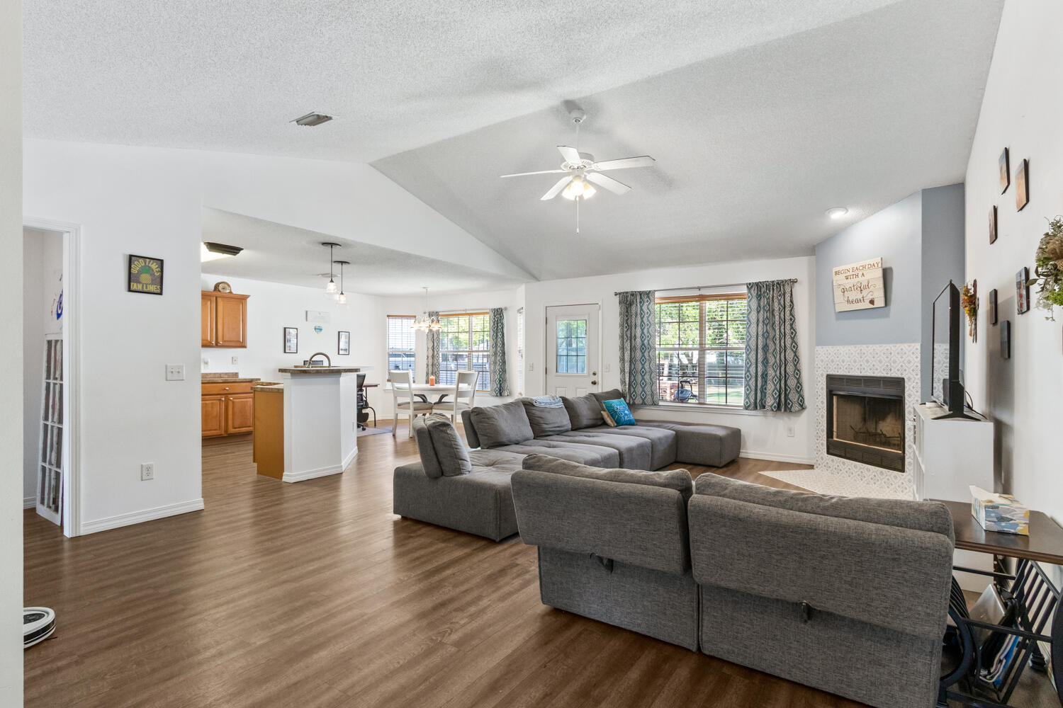 HOLLEY BY THE SEA - Residential