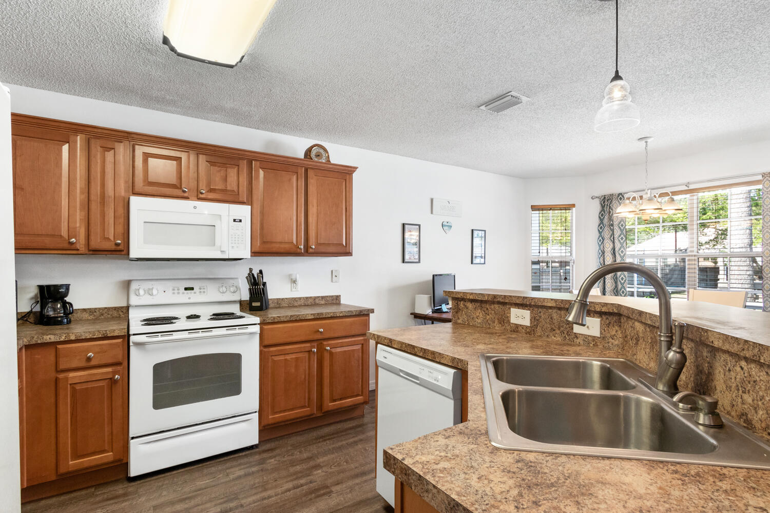 HOLLEY BY THE SEA - Residential