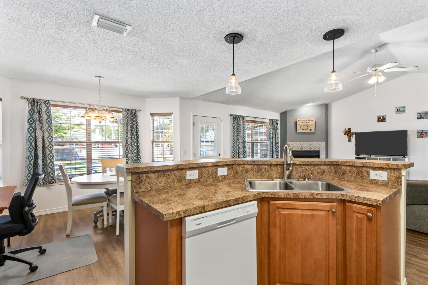 HOLLEY BY THE SEA - Residential