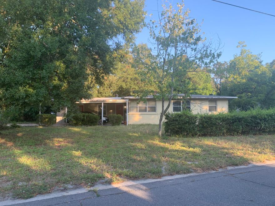 Cute Elliott Point Fixer Upper or flip opportunity! Situated on a corner lot in the southeast section of Elliott Point, this home is just minutes to the boat ramp and water access. This home needs extensive work and will NOT qualify for financing. However, with some work, this would be an adorable concrete block bungalow very close to everything downtown Fort Walton Beach has to offer. There is also the opportunity to expand upon the square footage by enclosing the garage/storage room which is about the size of a 1 car garage. This is an approved price due to a loan payoff. Located in a fantastic Fort Walton Beach neighborhood, this home has tremendous potential. AS-IS SALE.