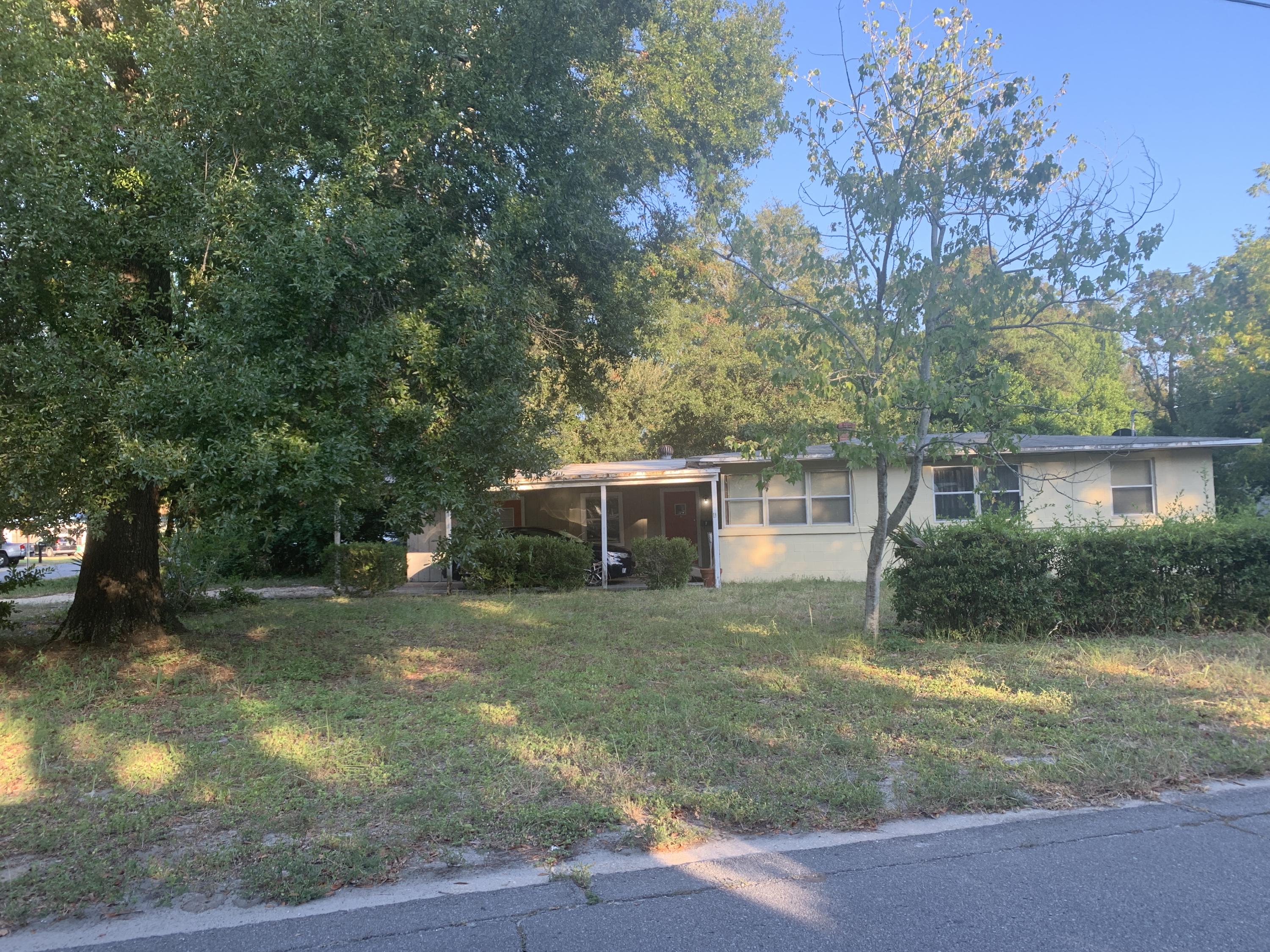 ELLIOTTS POINT - Residential