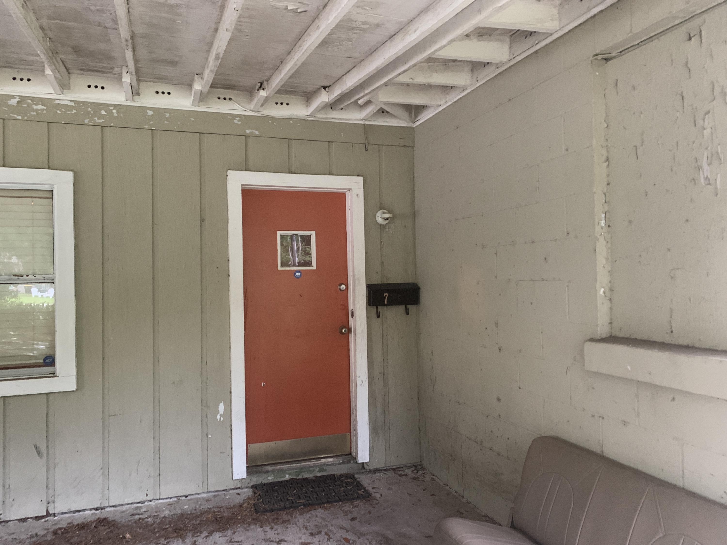 ELLIOTTS POINT - Residential