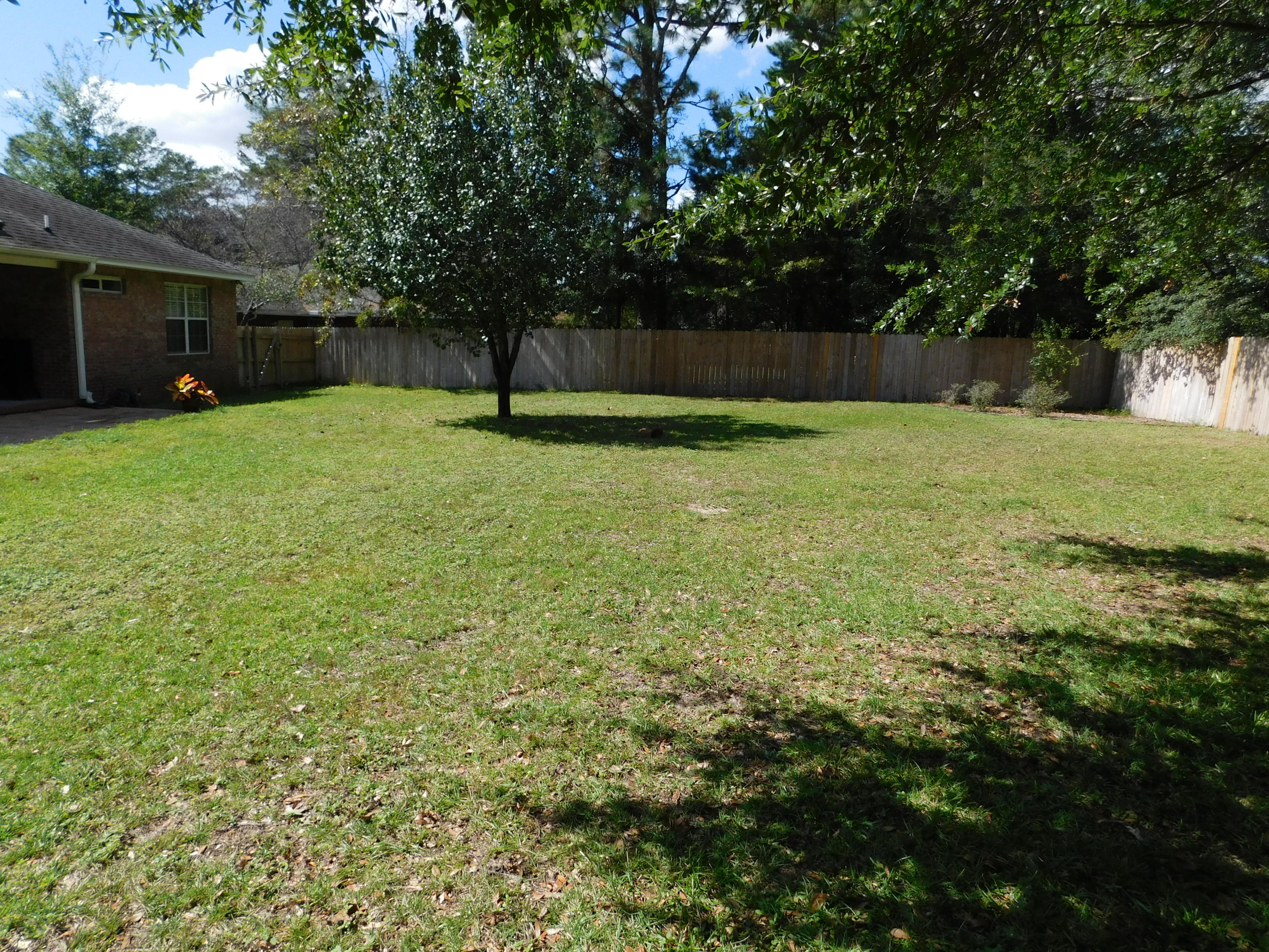 ROCKY BAYOU COUNTRY CLUB ESTATES 11 - Residential