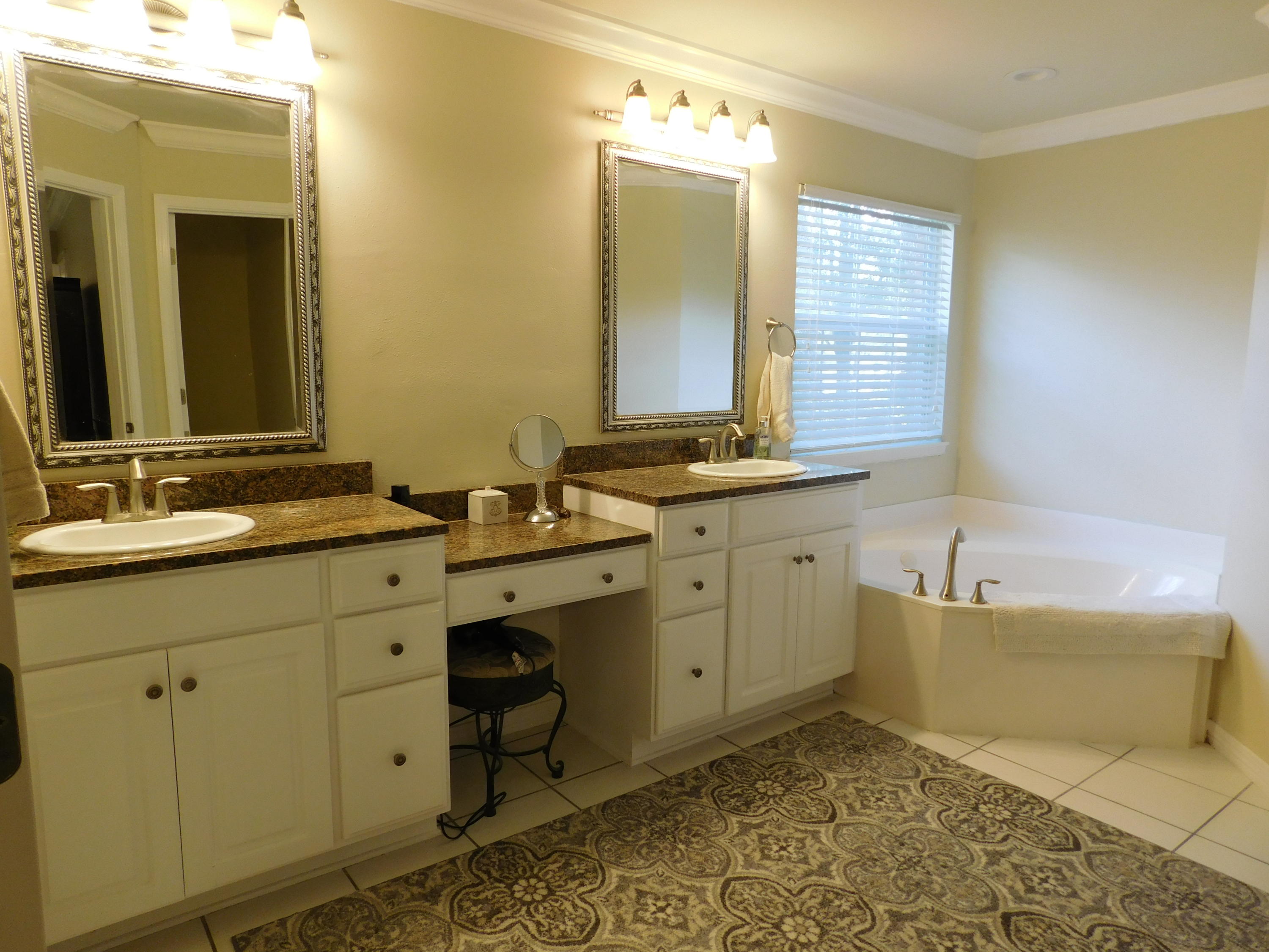 ROCKY BAYOU COUNTRY CLUB ESTATES 11 - Residential