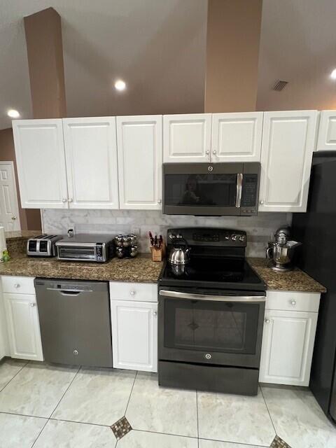 DOROTHY BOWEN ESTATES - Residential Lease