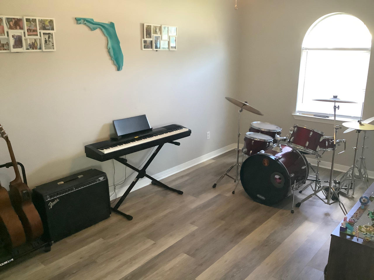 EMERALD ESTATES - Residential Lease