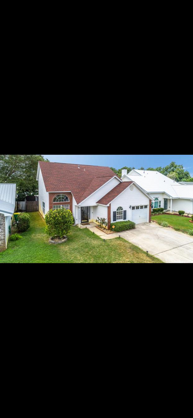 EMERALD ESTATES - Residential Lease