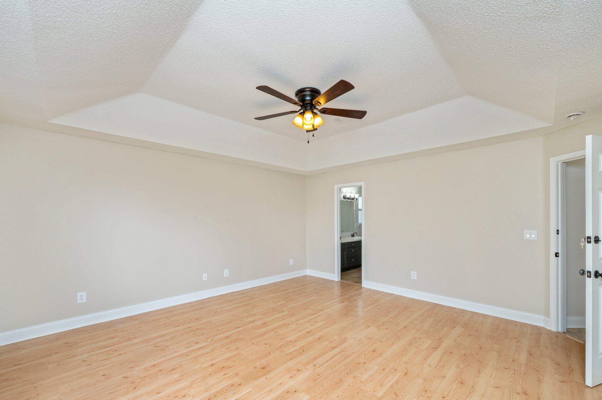 COUNTRYVIEW EST 9TH ADD LOT 16 - Residential