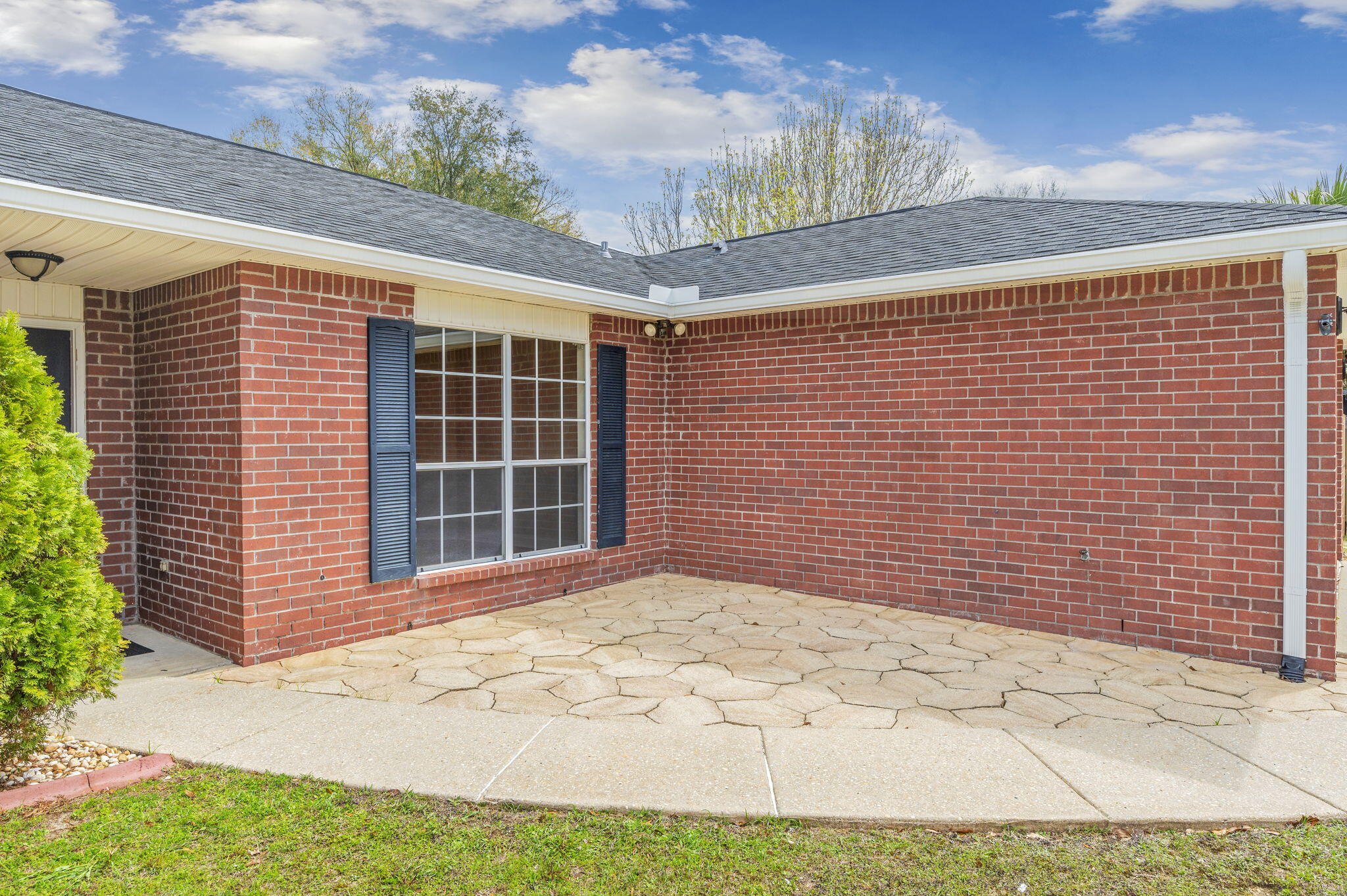 COUNTRYVIEW EST 9TH ADD LOT 16 - Residential