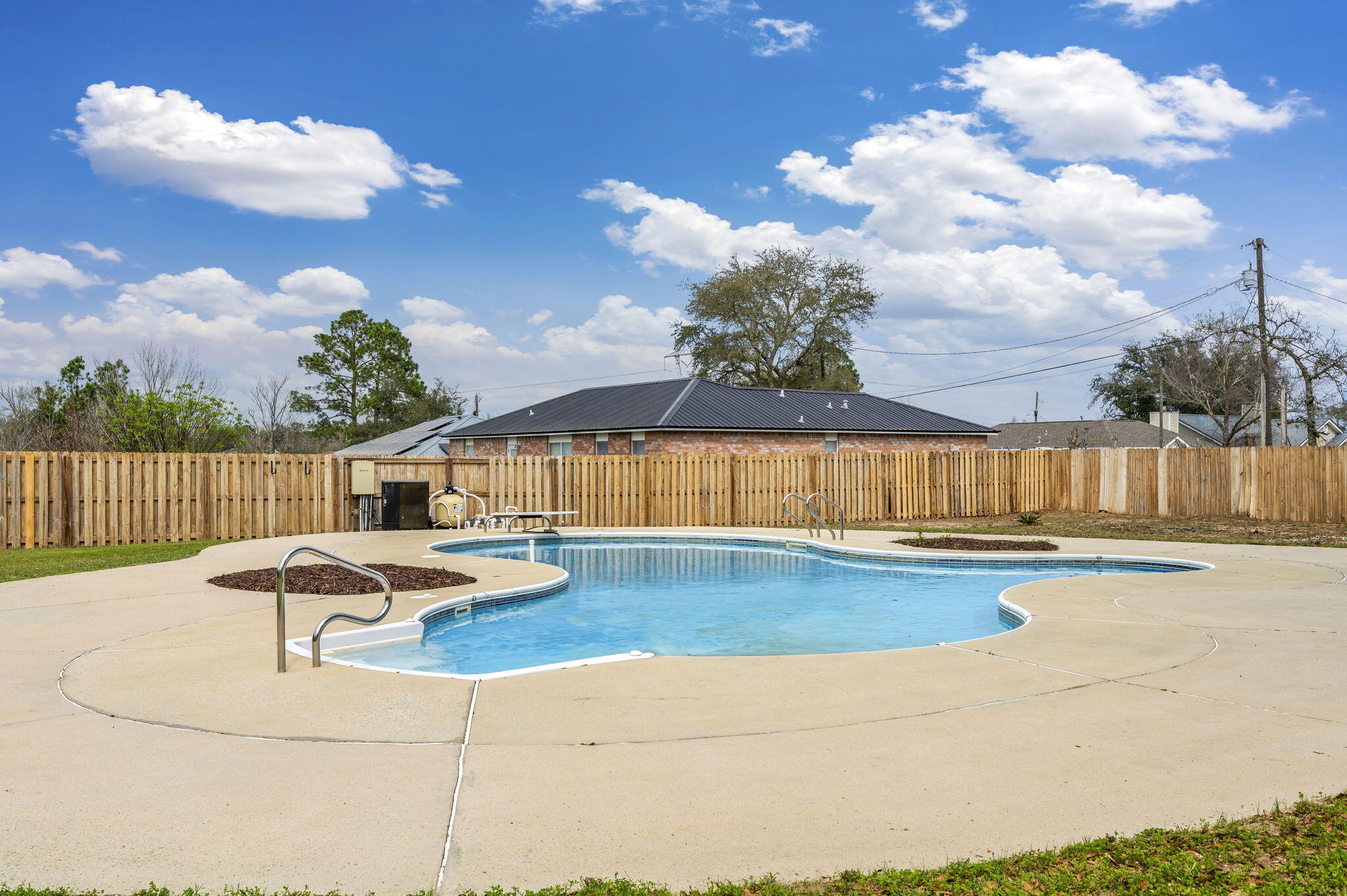 COUNTRYVIEW EST 9TH ADD LOT 16 - Residential