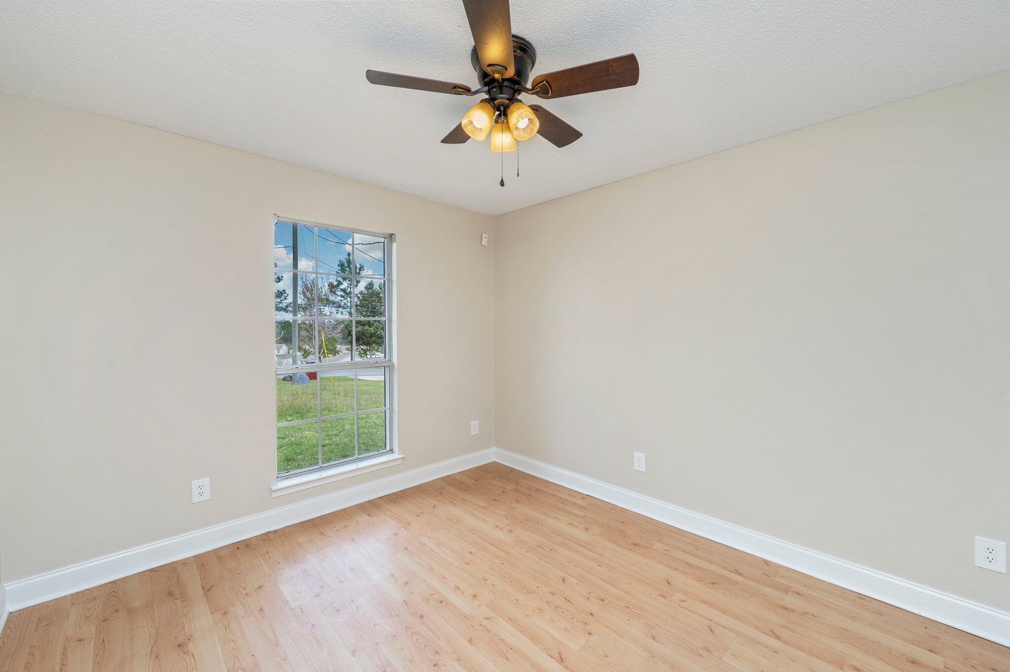 COUNTRYVIEW EST 9TH ADD LOT 16 - Residential