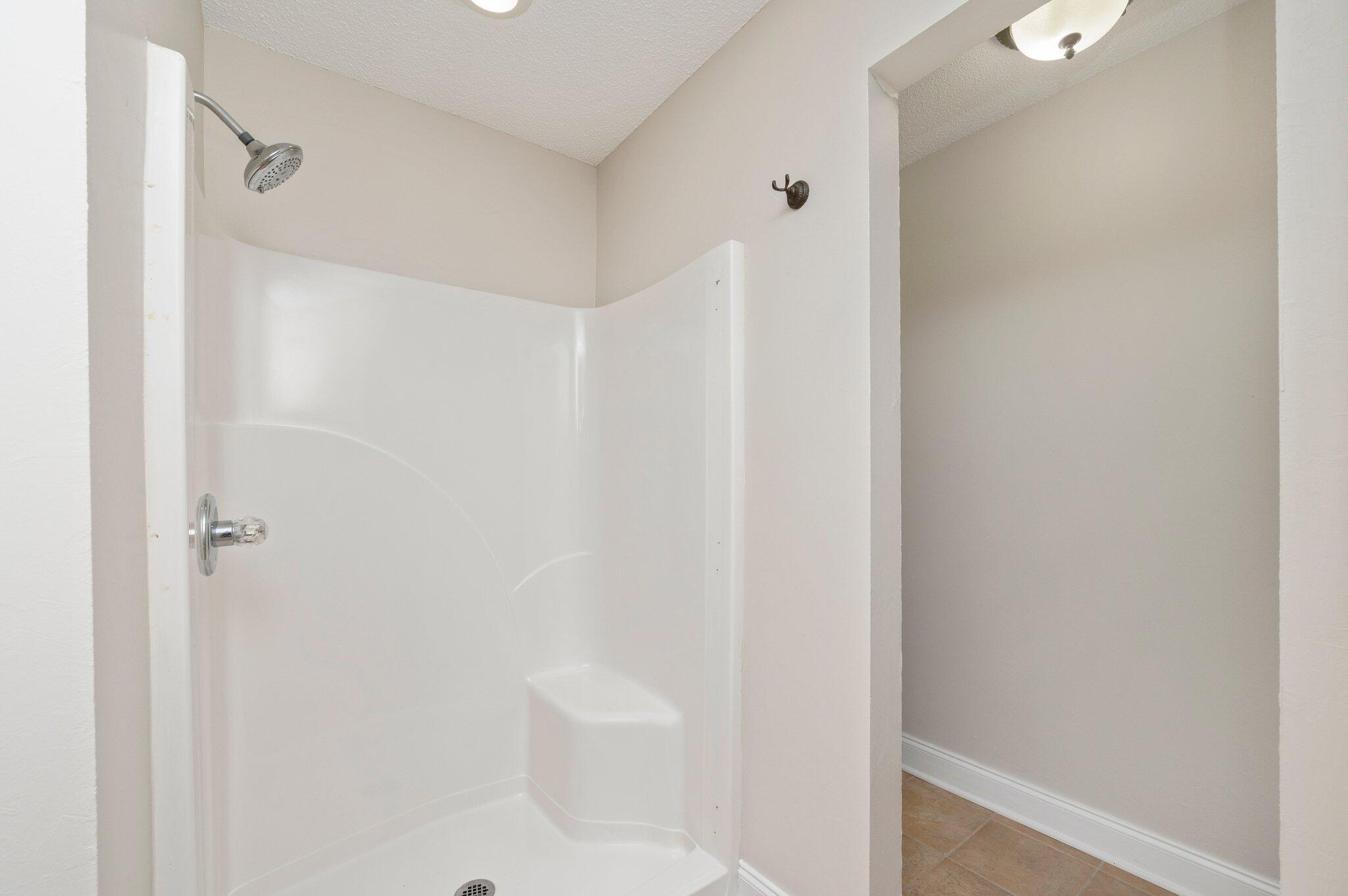 COUNTRYVIEW EST 9TH ADD LOT 16 - Residential