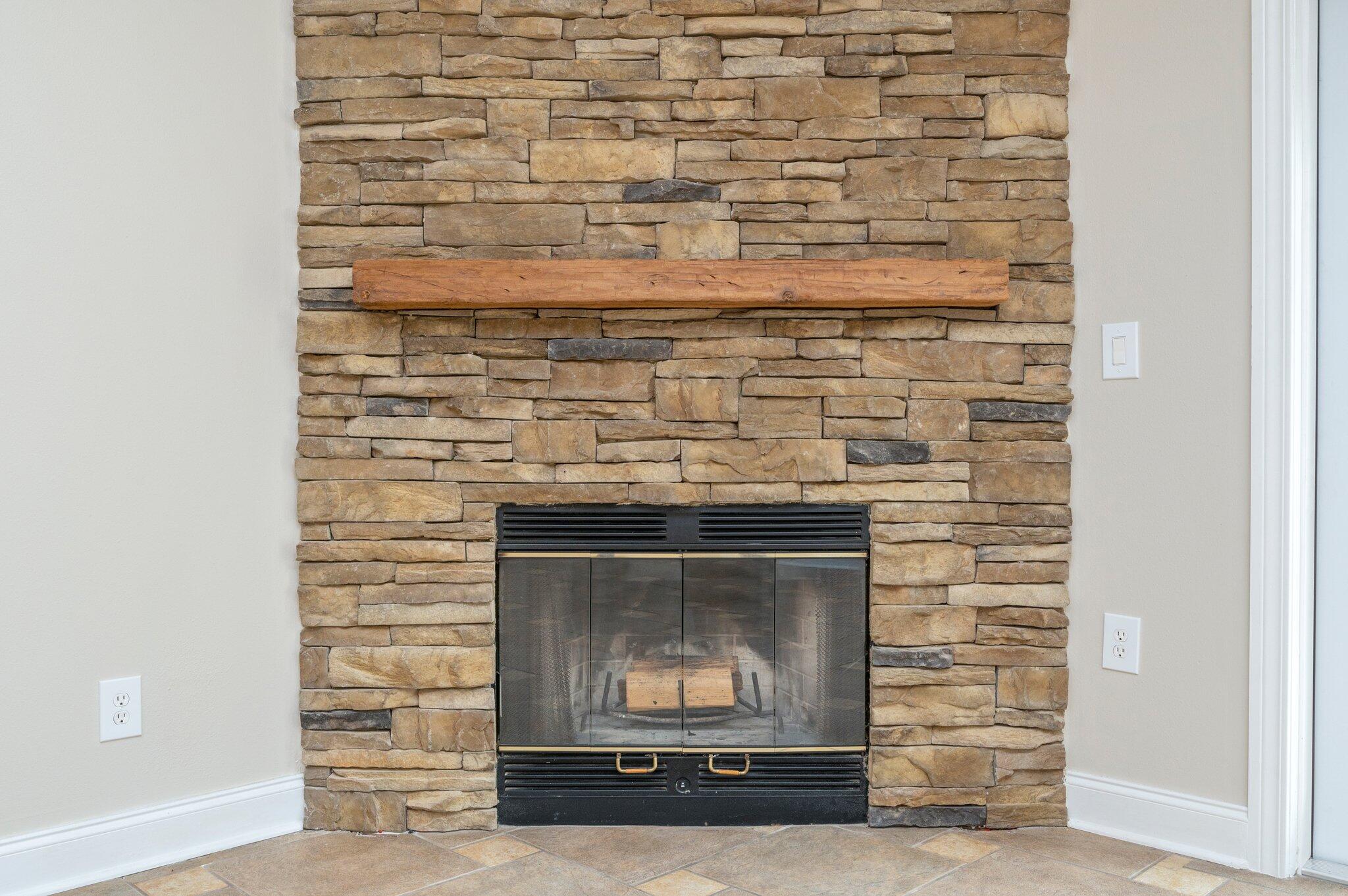 COUNTRYVIEW EST 9TH ADD LOT 16 - Residential