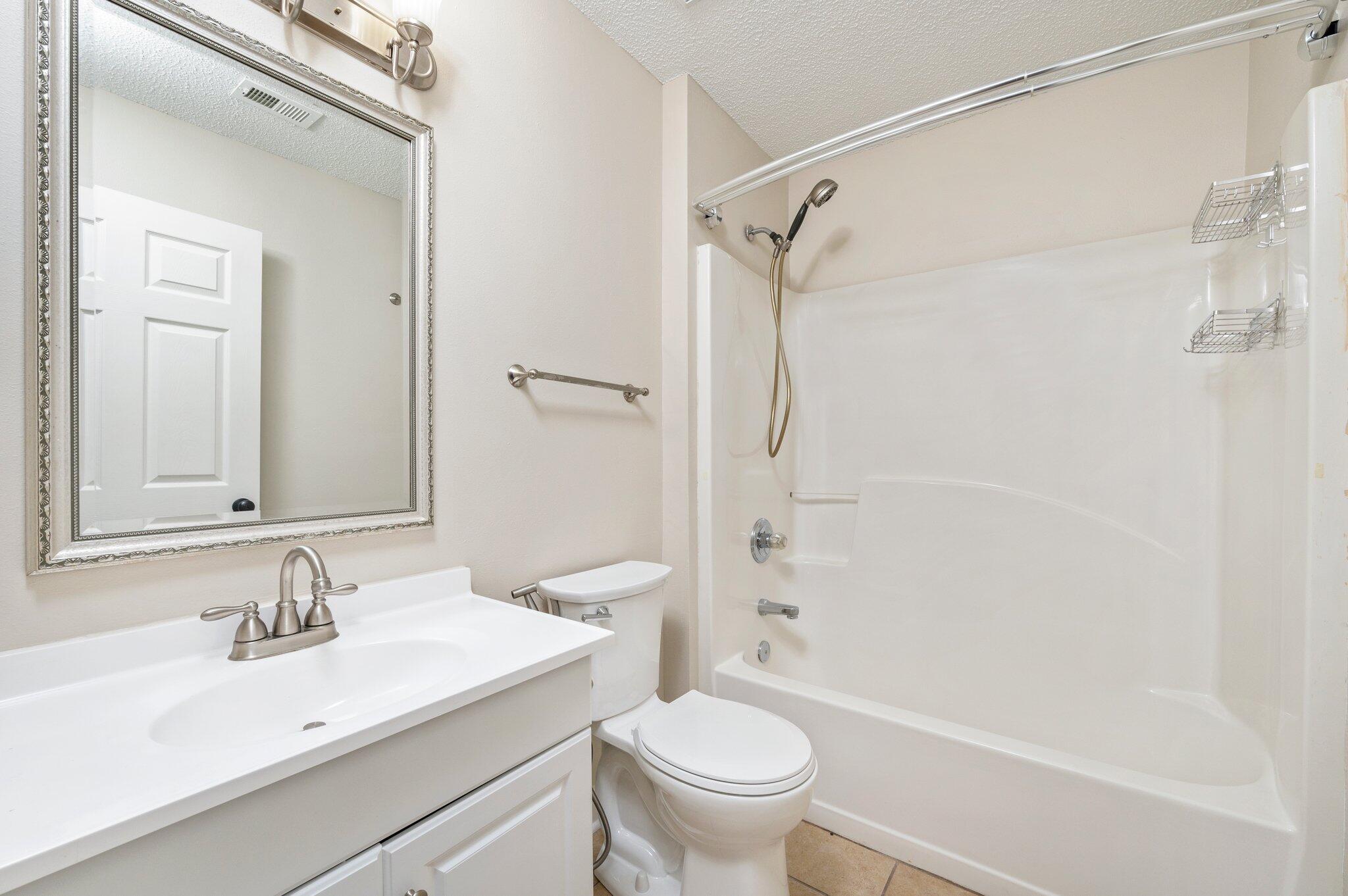 COUNTRYVIEW EST 9TH ADD LOT 16 - Residential