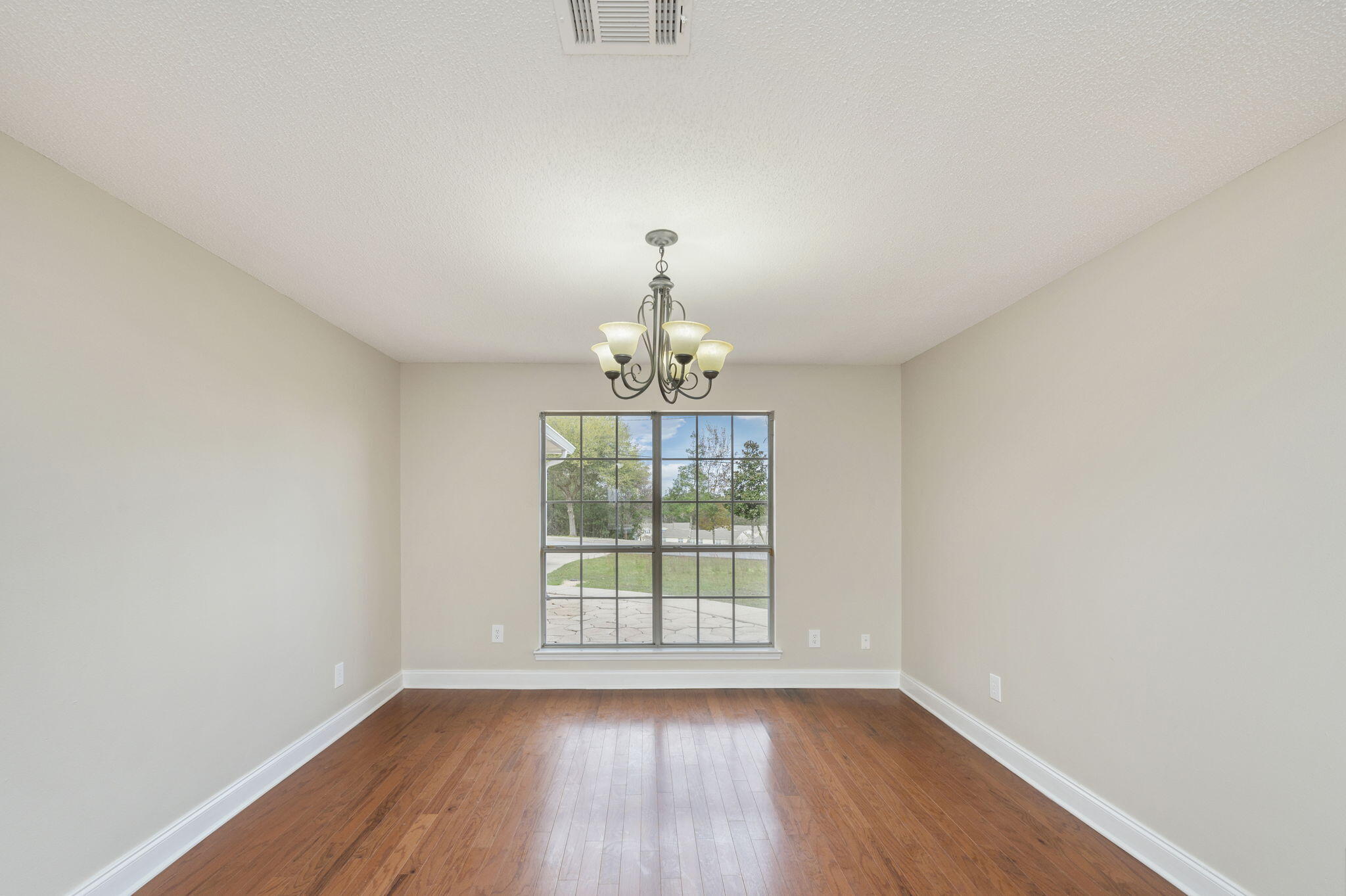 COUNTRYVIEW EST 9TH ADD LOT 16 - Residential