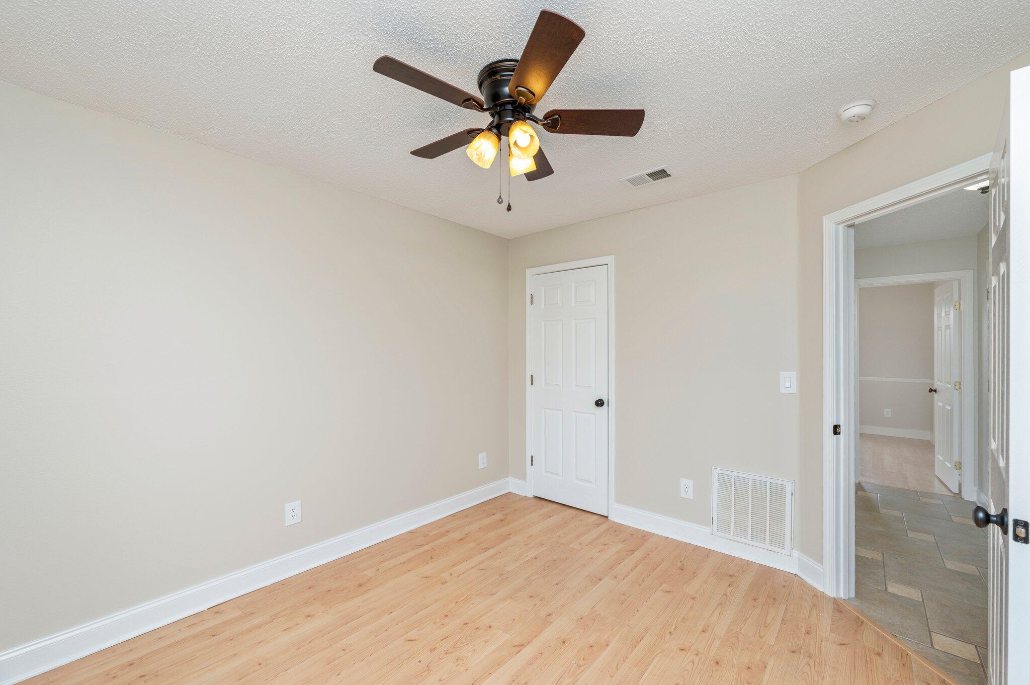 COUNTRYVIEW EST 9TH ADD LOT 16 - Residential