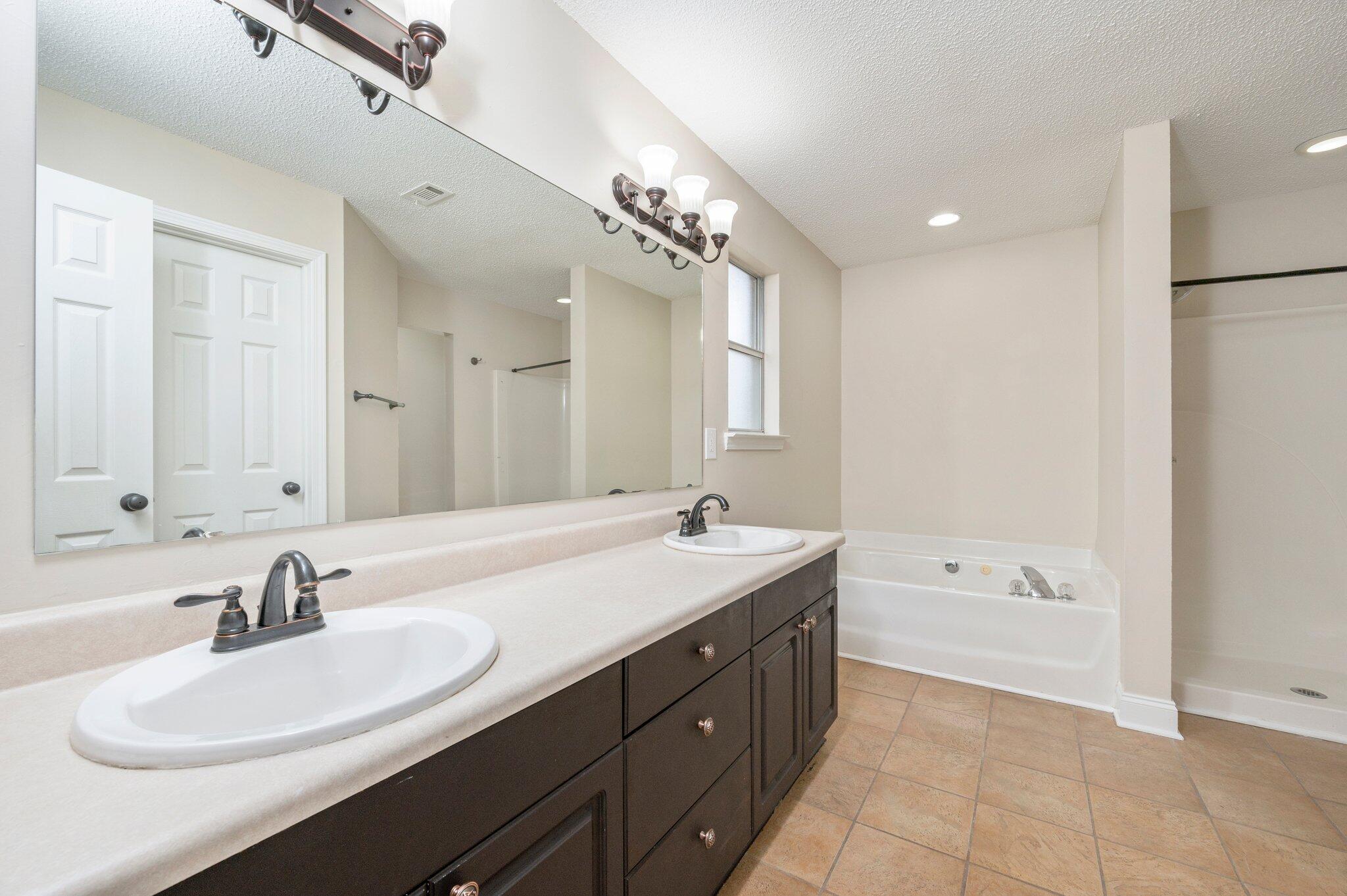 COUNTRYVIEW EST 9TH ADD LOT 16 - Residential