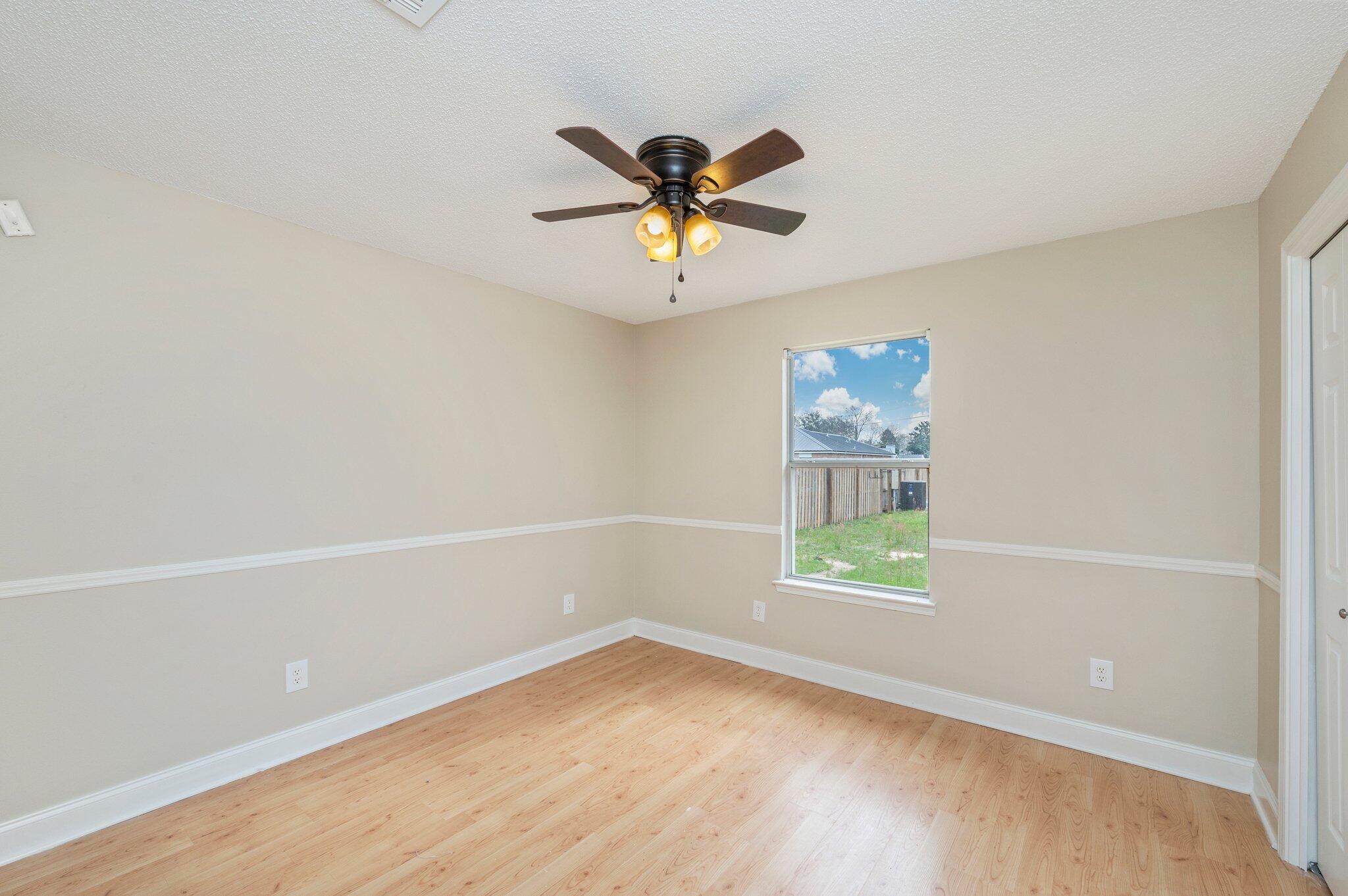 COUNTRYVIEW EST 9TH ADD LOT 16 - Residential