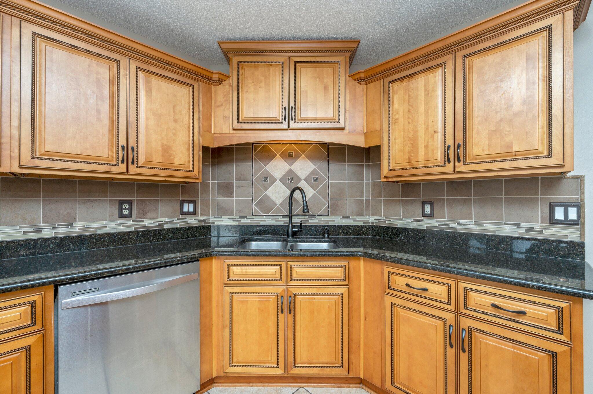 COUNTRYVIEW EST 9TH ADD LOT 16 - Residential