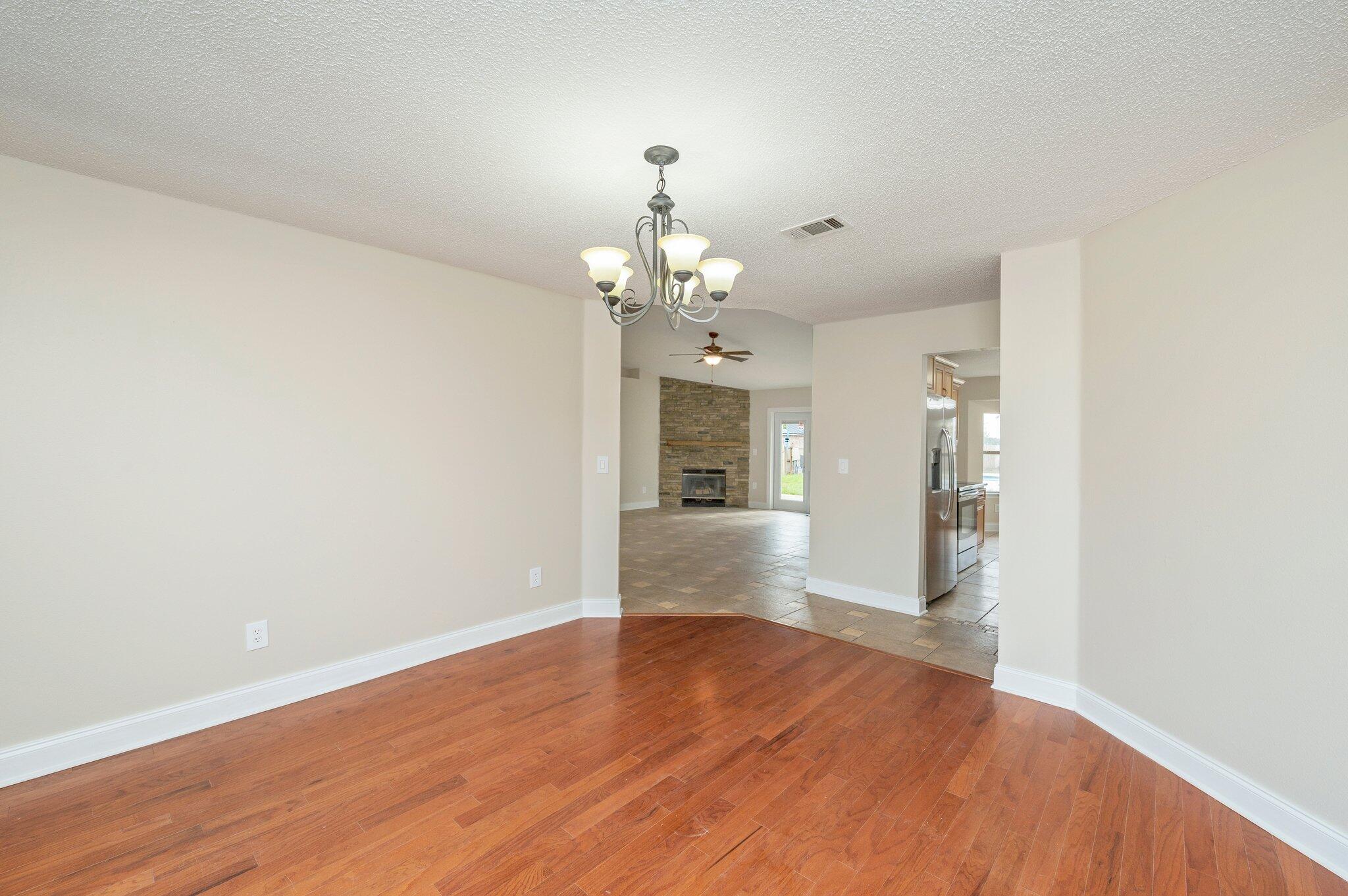 COUNTRYVIEW EST 9TH ADD LOT 16 - Residential