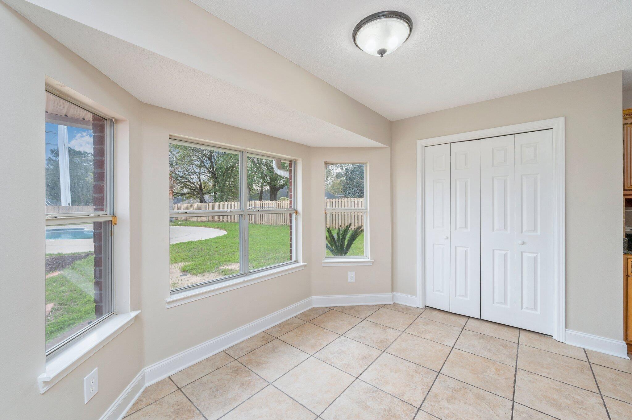 COUNTRYVIEW EST 9TH ADD LOT 16 - Residential