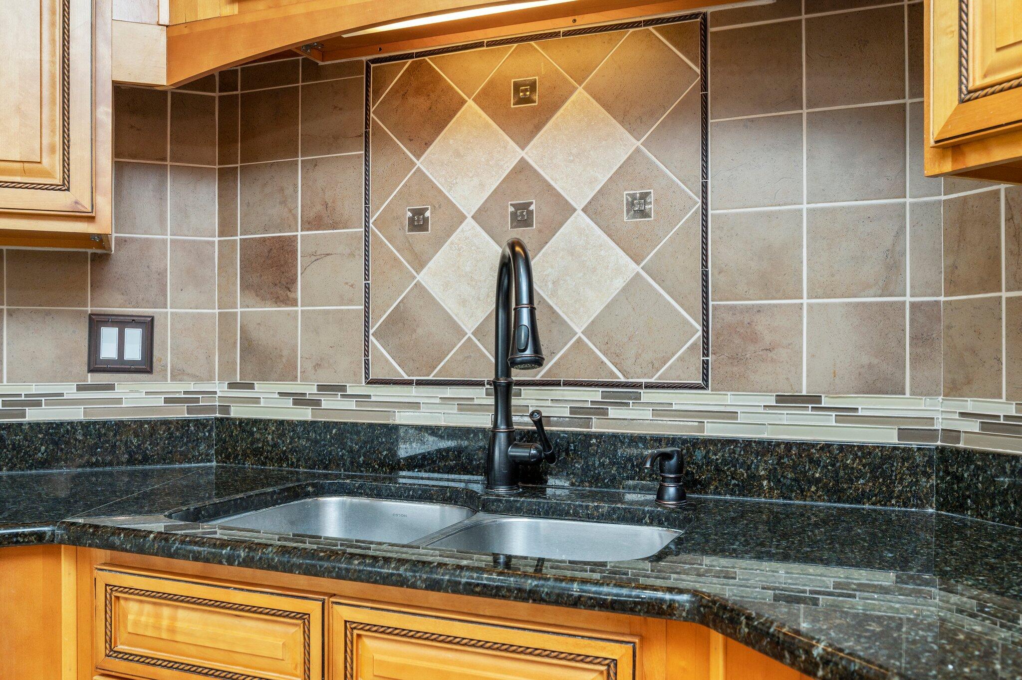 COUNTRYVIEW EST 9TH ADD LOT 16 - Residential