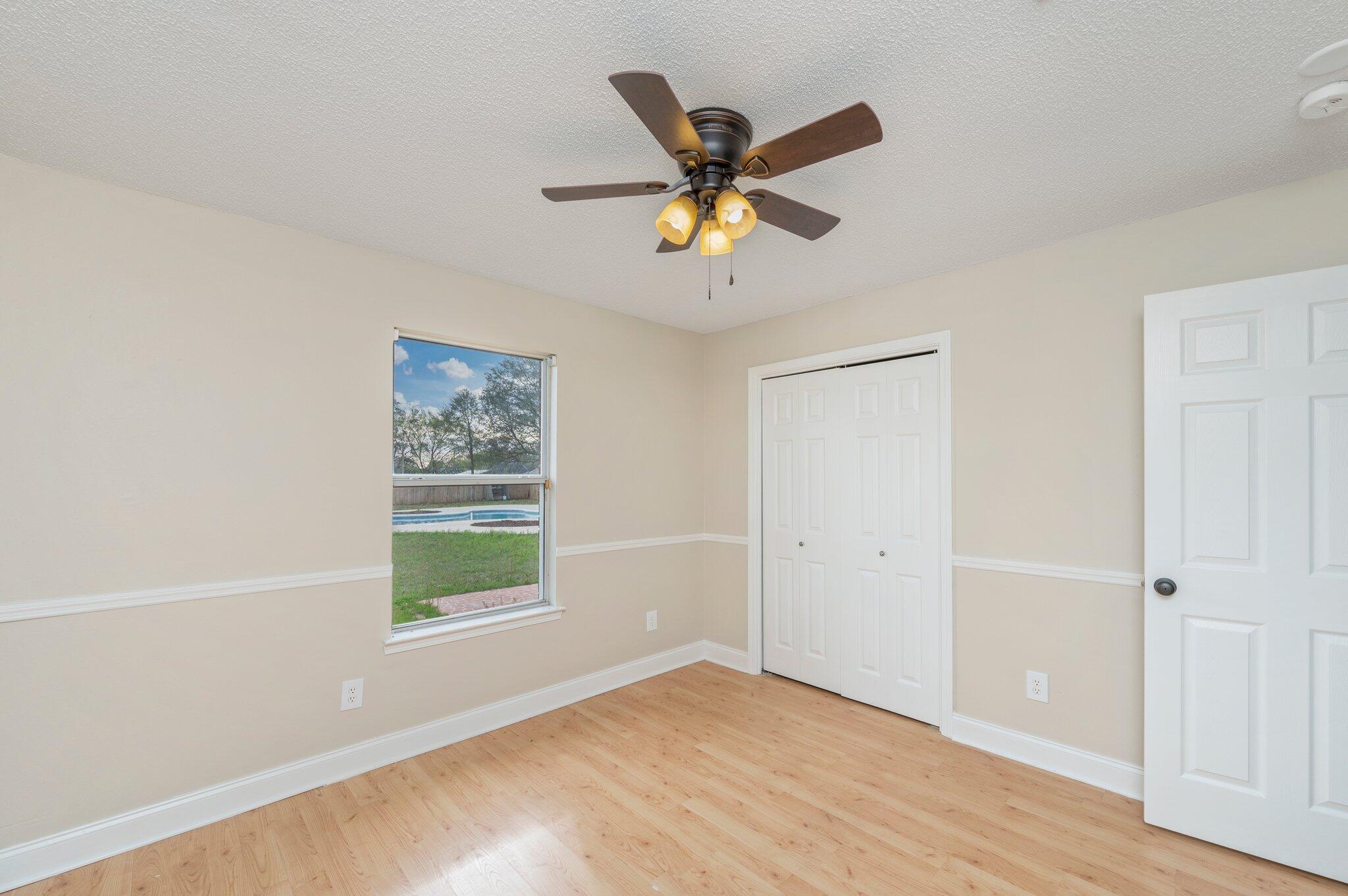 COUNTRYVIEW EST 9TH ADD LOT 16 - Residential