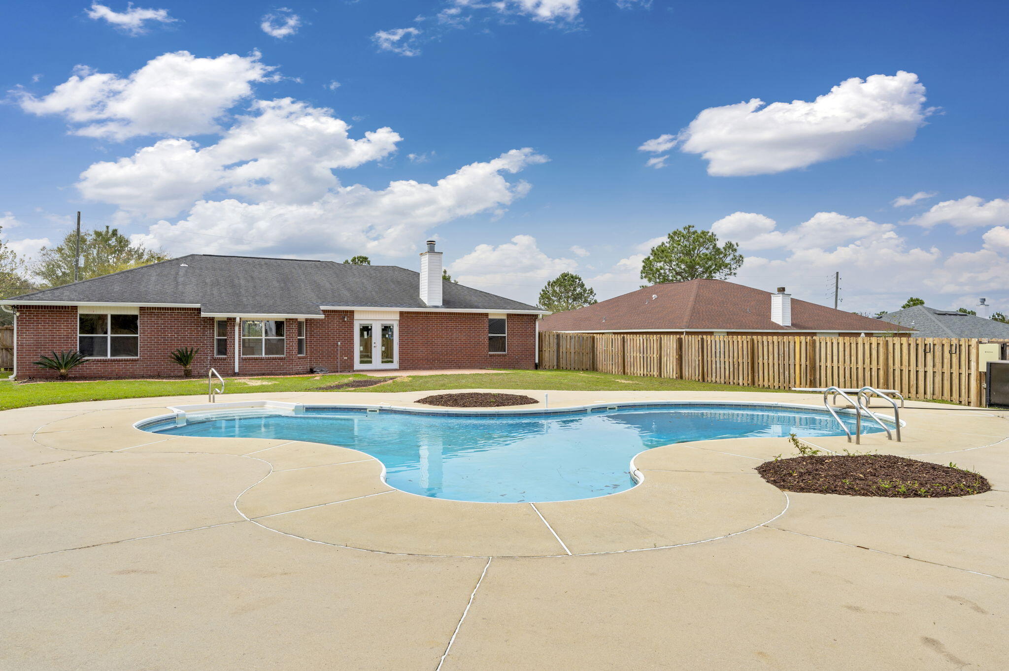 COUNTRYVIEW EST 9TH ADD LOT 16 - Residential